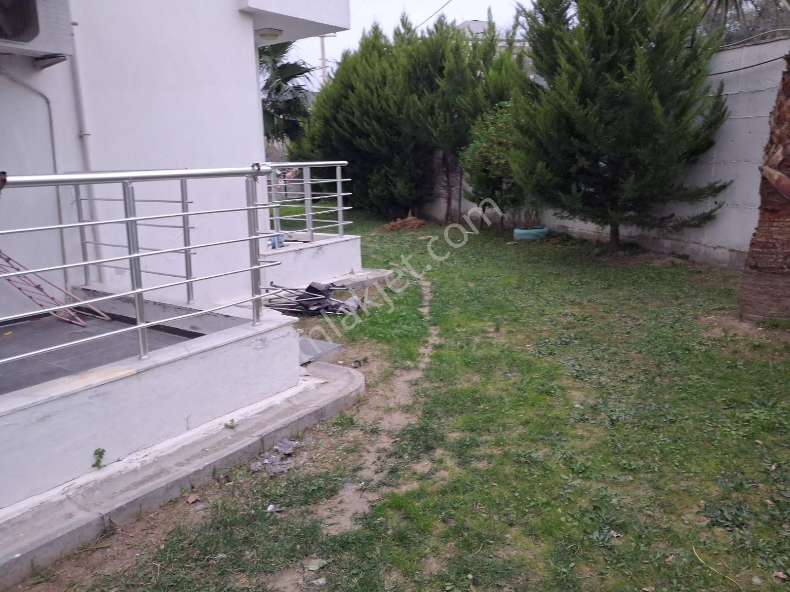Kuşadasında Havuzlu Güvenlikli Bahçe Katı Eşyalı 2+1 - Görsel 18