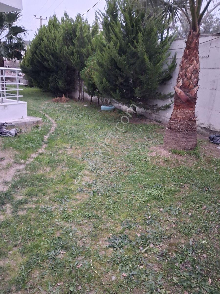Kuşadasında Havuzlu Güvenlikli Bahçe Katı Eşyalı 2+1 - Görsel 28