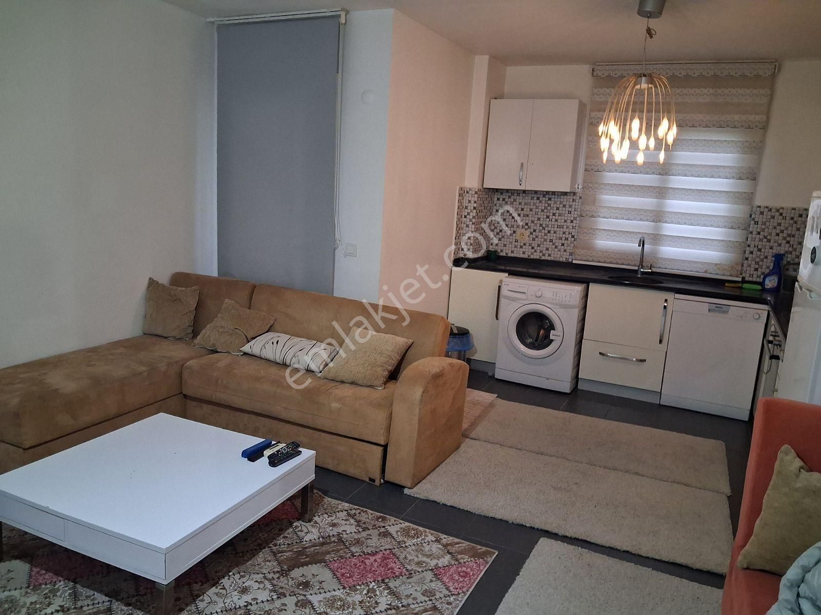 Kuşadasında Havuzlu Güvenlikli Bahçe Katı Eşyalı 2+1 - Görsel 12