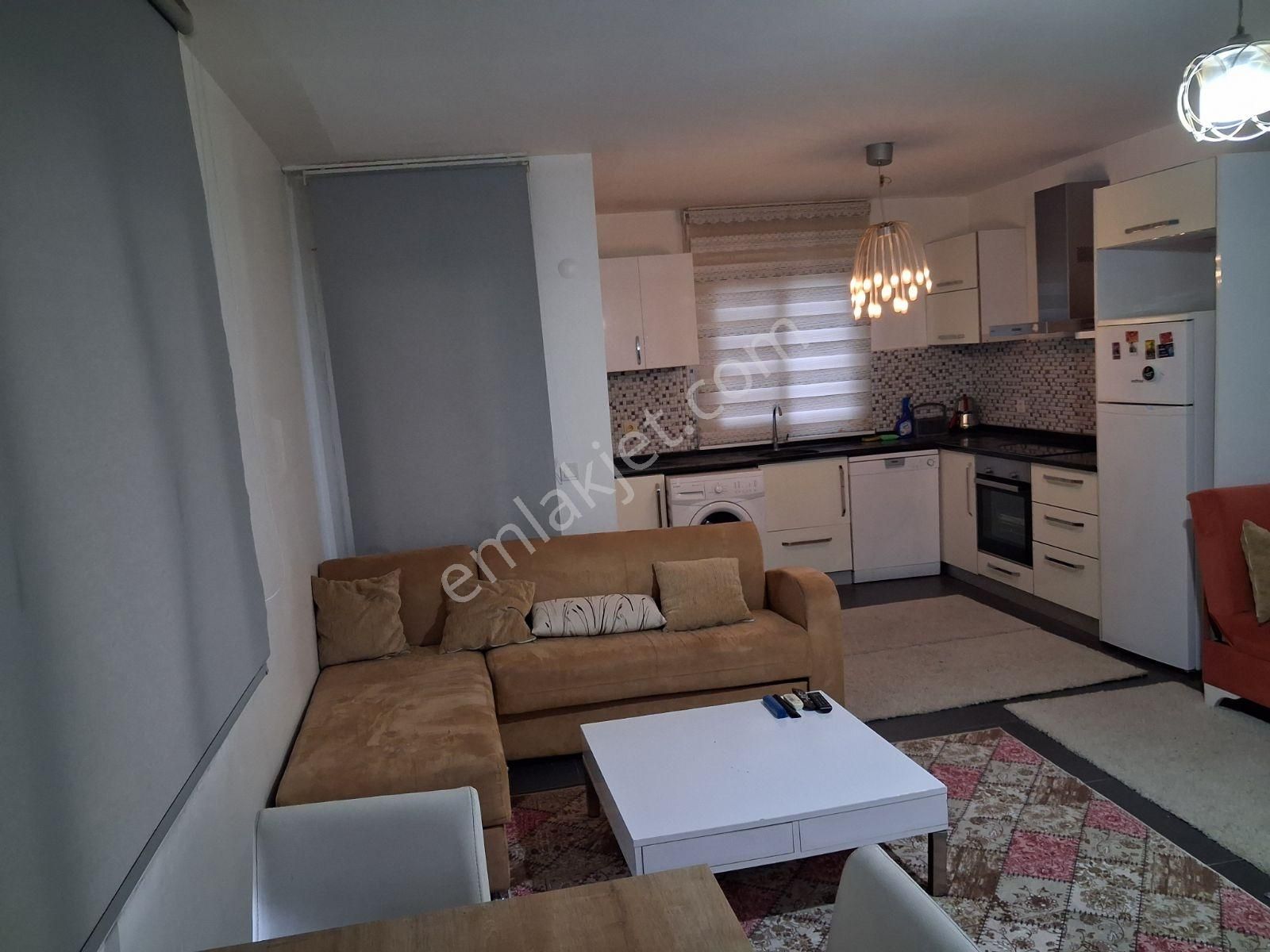 Kuşadasında Havuzlu Güvenlikli Bahçe Katı Eşyalı 2+1 - Görsel 24