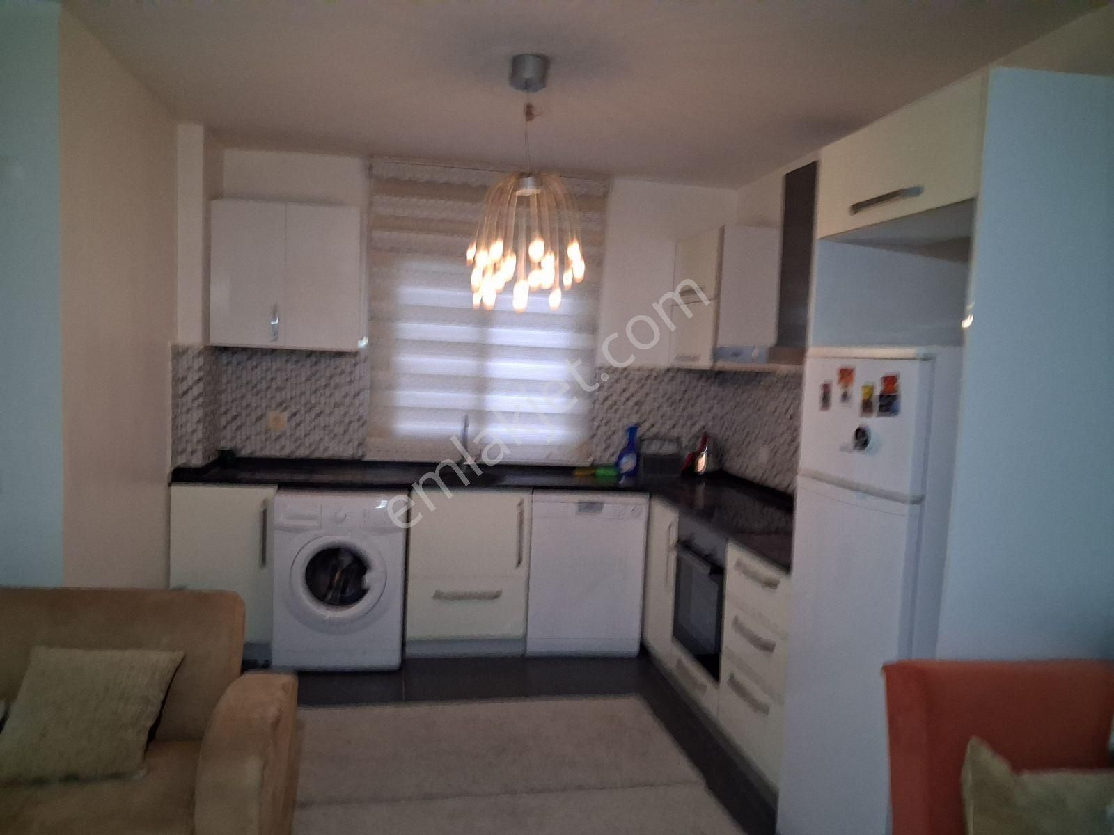 Kuşadasında Havuzlu Güvenlikli Bahçe Katı Eşyalı 2+1 - Görsel 31
