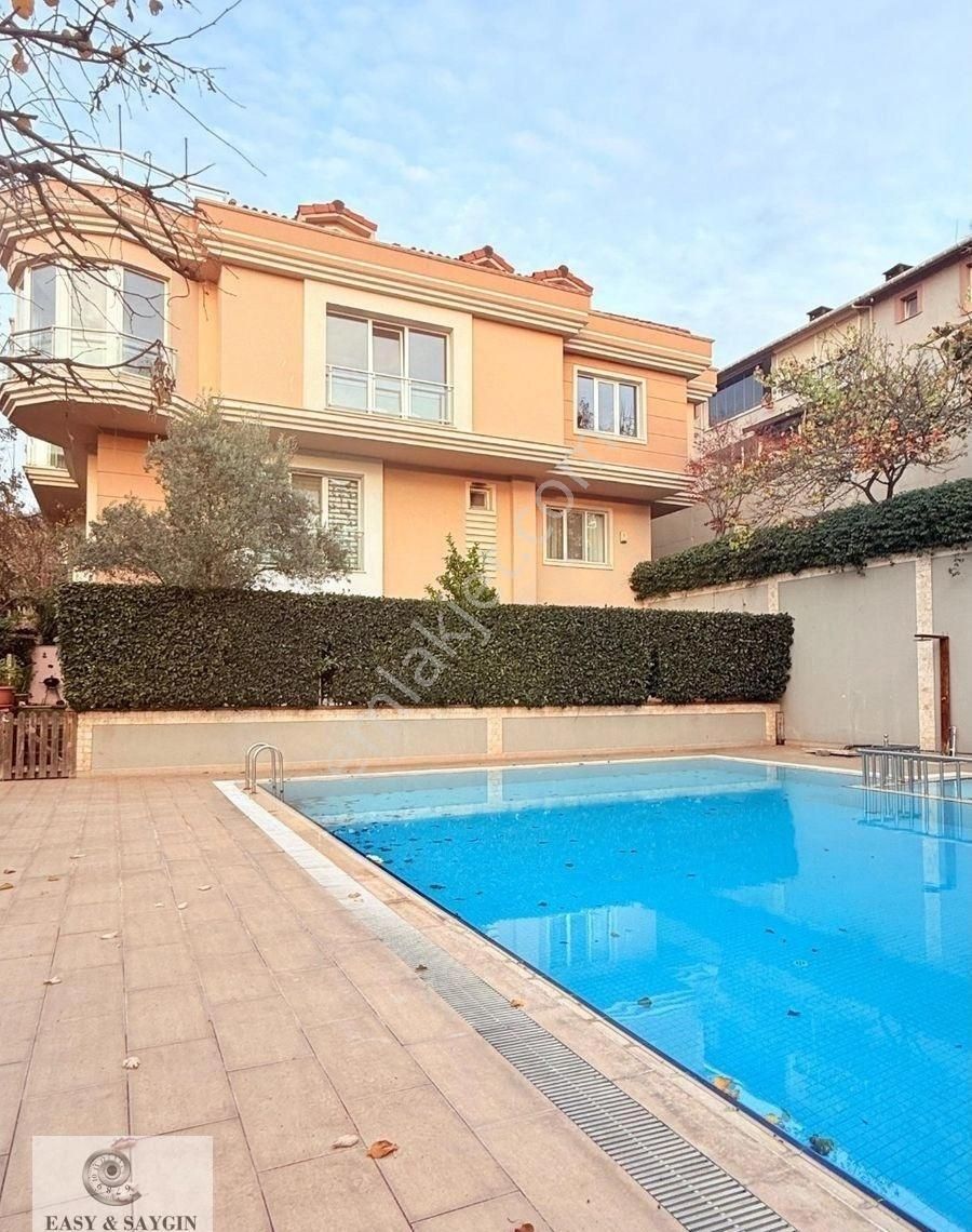 Sarıyerde Tünele 3 Dk Villa Tadında Çatı Dublex Sitede Havuzlu Ufku Açık Büyük Daire Teraslı Boş