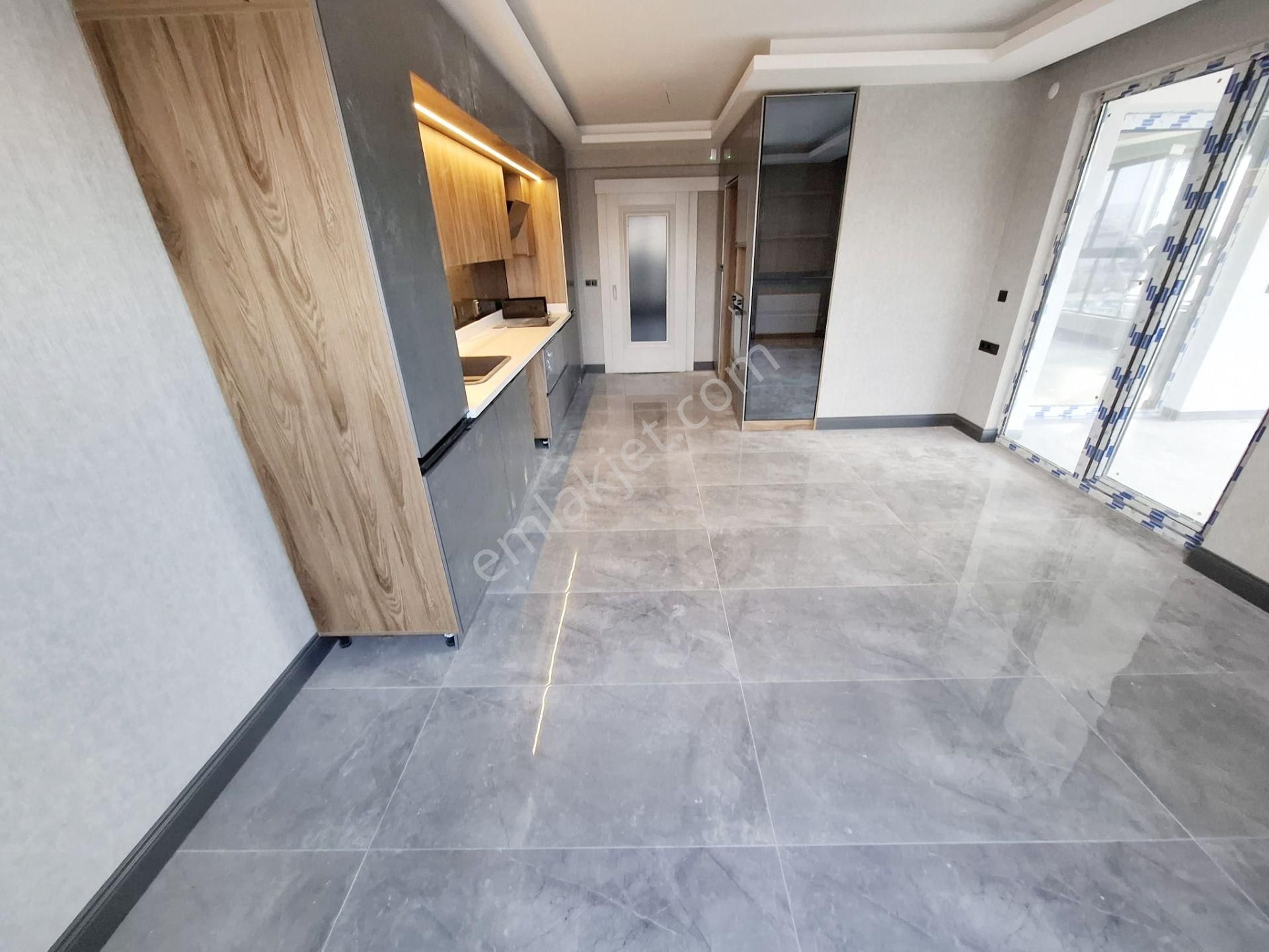 Ovacık'ta Oturuma Hazır Cadde Üzerinde 4.5+1 Lüx Yapılı - Görsel 5