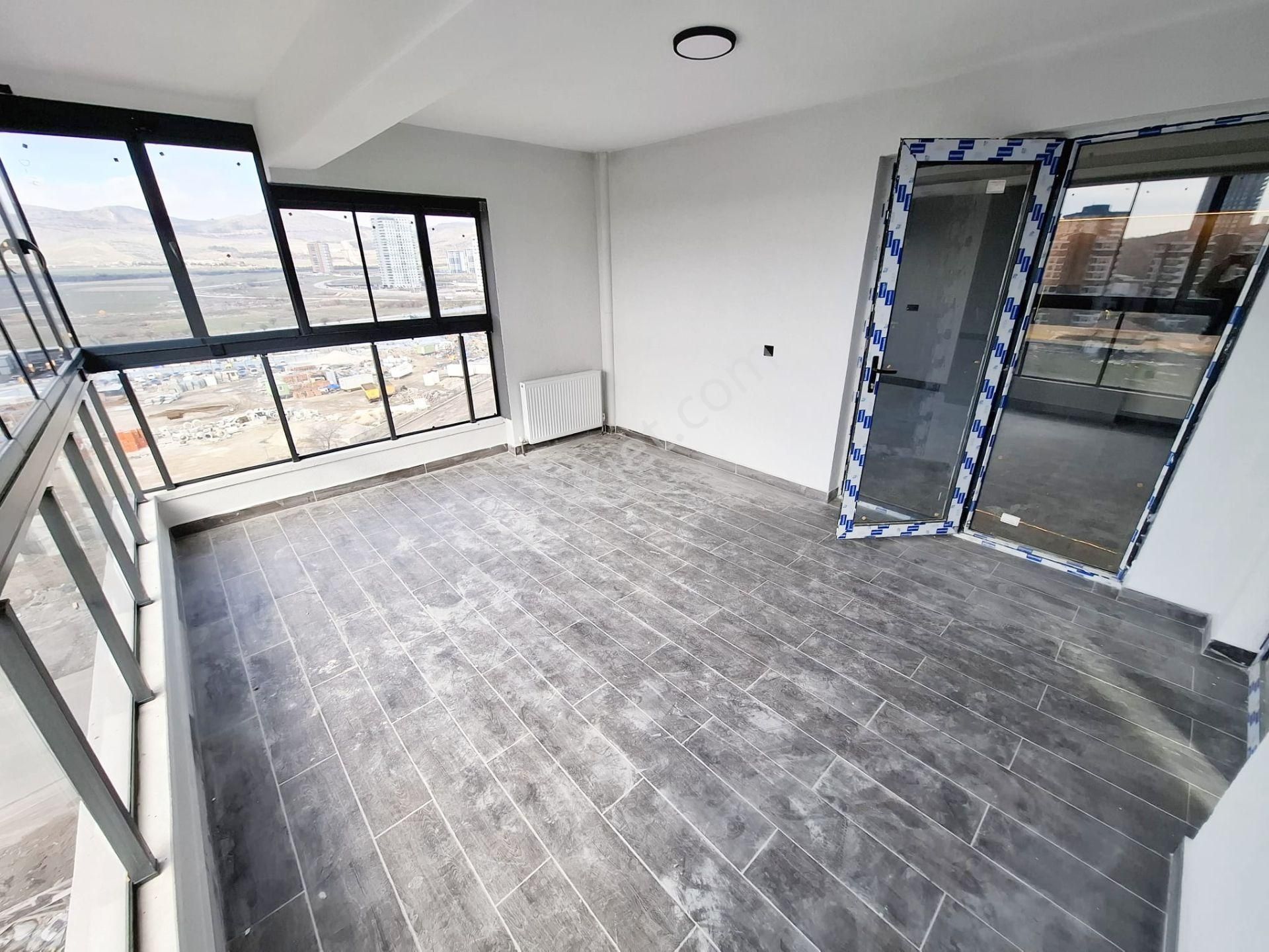 Ovacık'ta Oturuma Hazır Cadde Üzerinde 4.5+1 Lüx Yapılı - Görsel 11