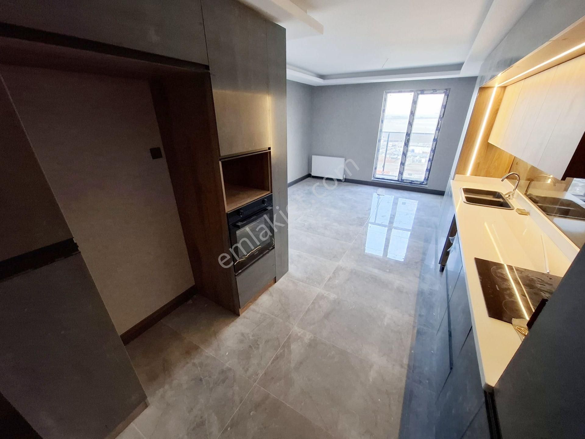 Ovacık'ta Oturuma Hazır Cadde Üzerinde 4.5+1 Lüx Yapılı - Görsel 2