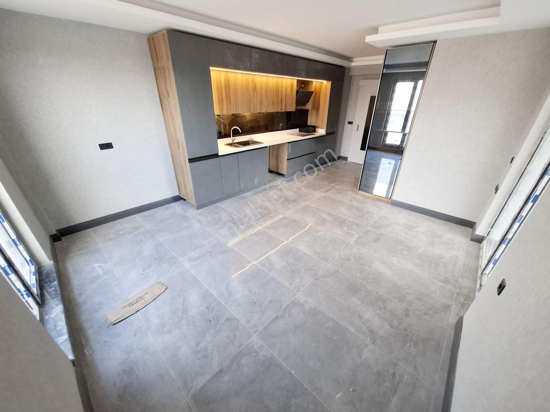 Ovacık'ta Oturuma Hazır Cadde Üzerinde 4.5+1 Lüx Yapılı