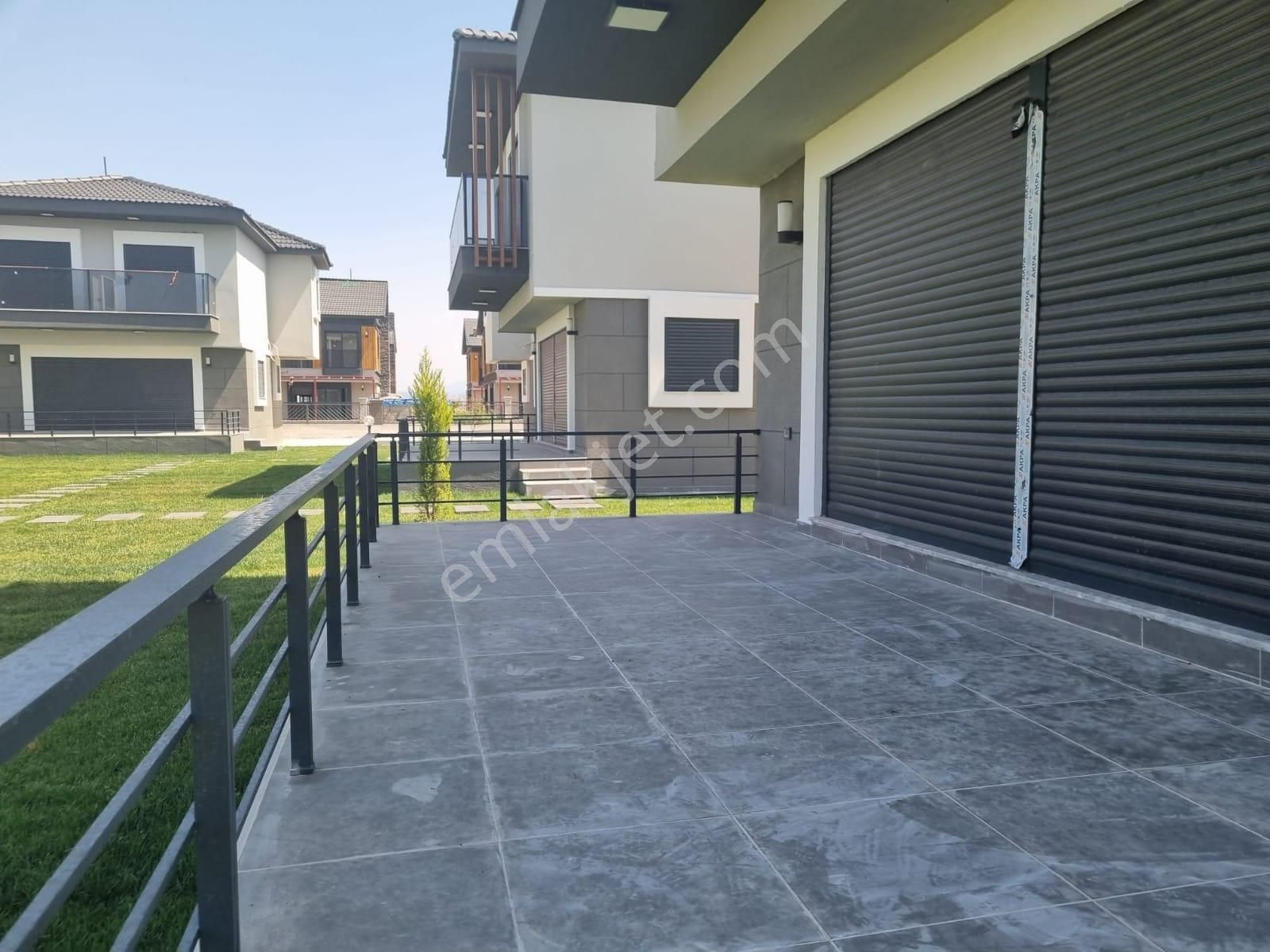 Çandarlı'da Denize Yakın , Site İçi , Havuzlu , Otoparklı Villa - Görsel 19