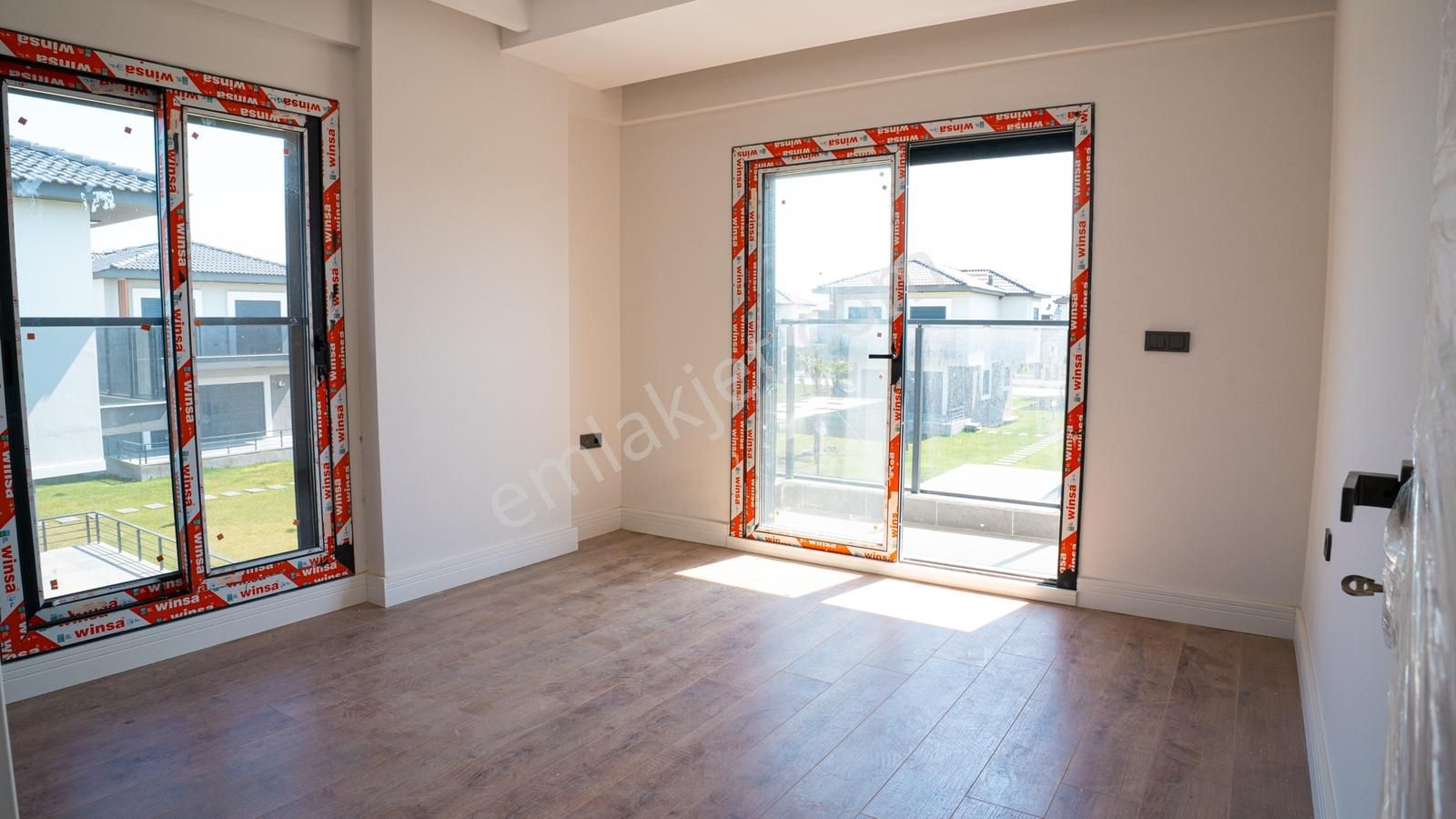 Çandarlı'da Denize Yakın , Site İçi , Havuzlu , Otoparklı Villa - Görsel 26