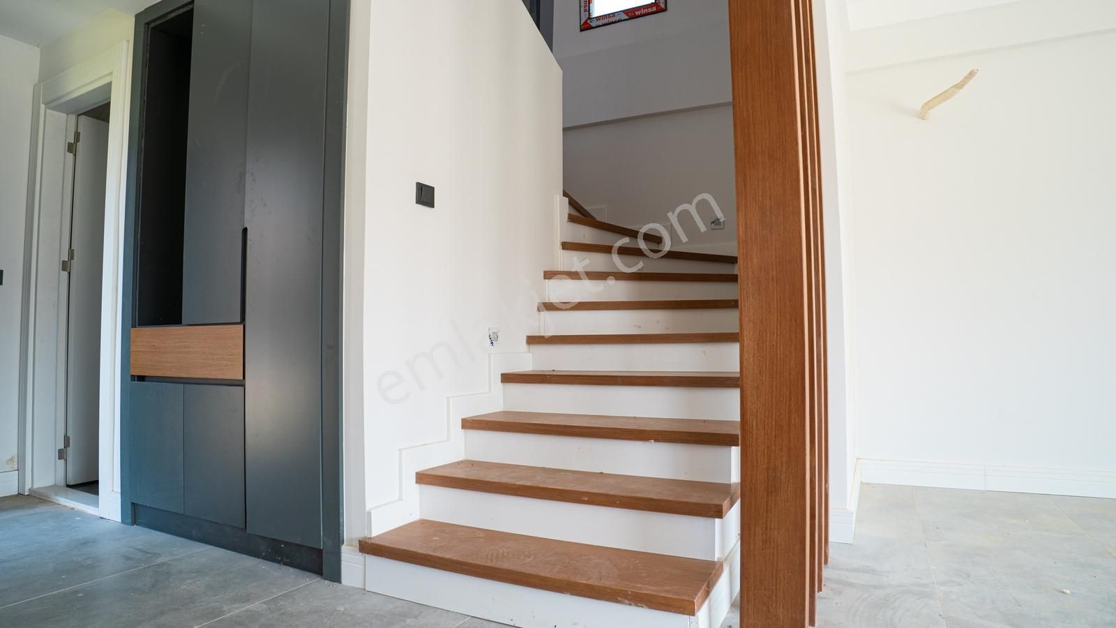 Çandarlı'da Denize Yakın , Site İçi , Havuzlu , Otoparklı Villa - Görsel 3