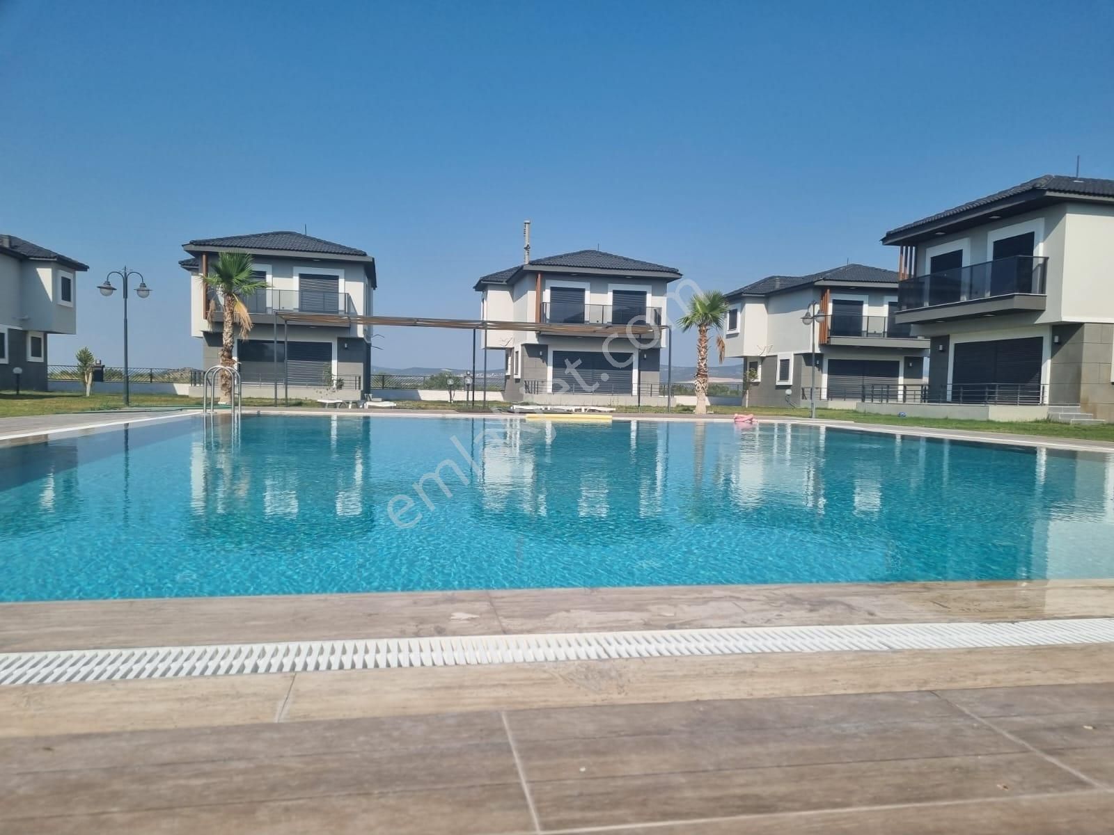 Çandarlı'da Denize Yakın , Site İçi , Havuzlu , Otoparklı Villa - Görsel 5