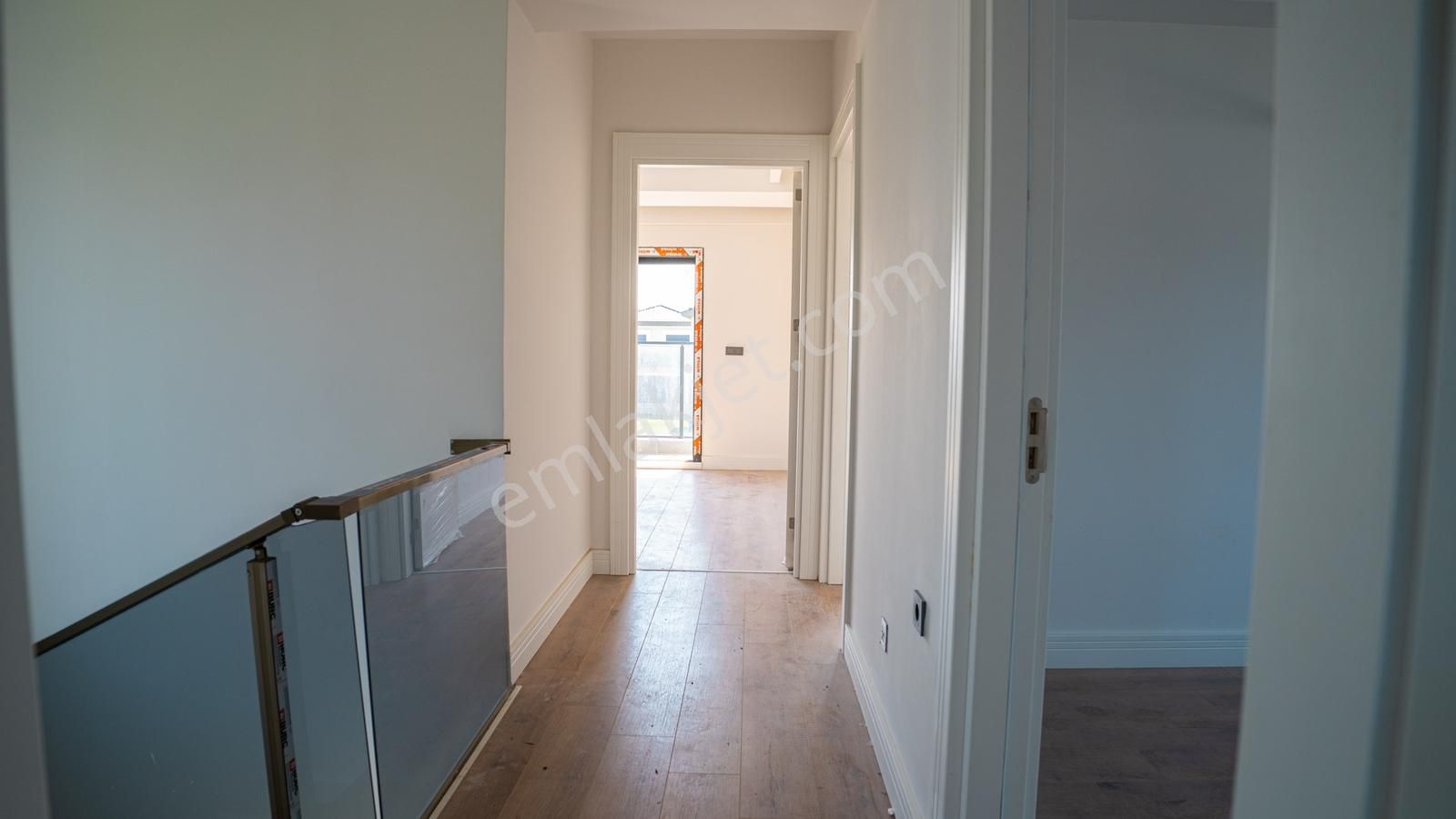 Çandarlı'da Denize Yakın , Site İçi , Havuzlu , Otoparklı Villa - Görsel 8