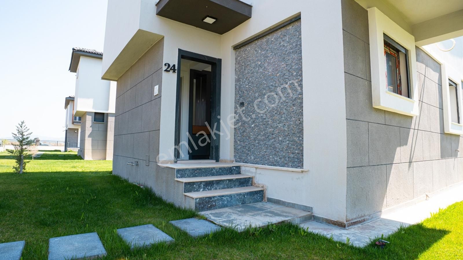 Çandarlı'da Denize Yakın , Site İçi , Havuzlu , Otoparklı Villa - Görsel 16