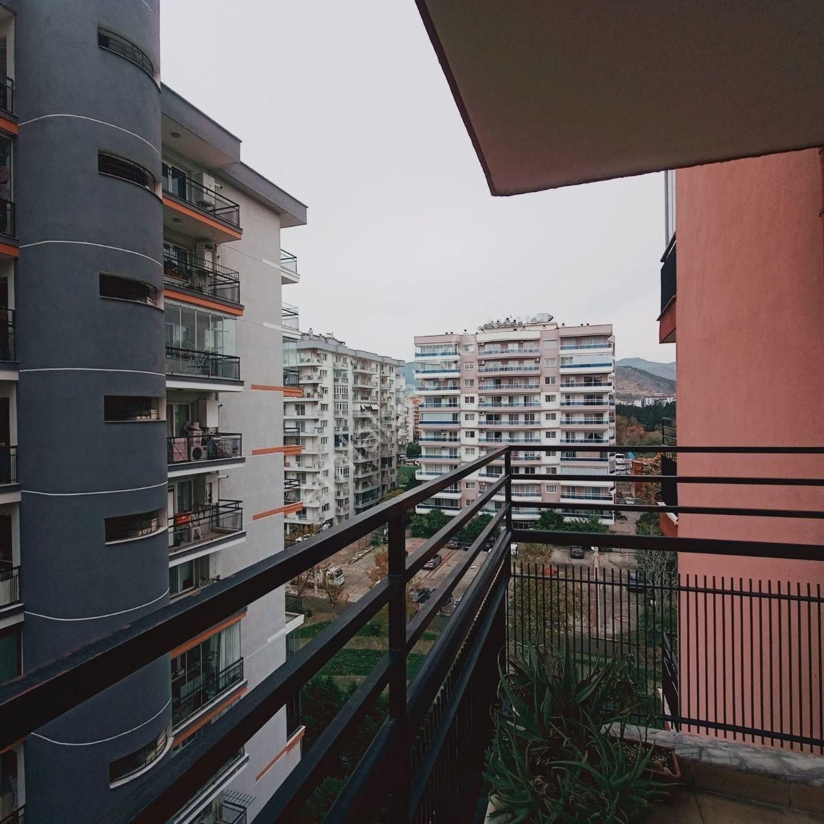 Bayraklı Soğukkuyu'da Lüks Geniş 3,5+1 Daire - Görsel 5