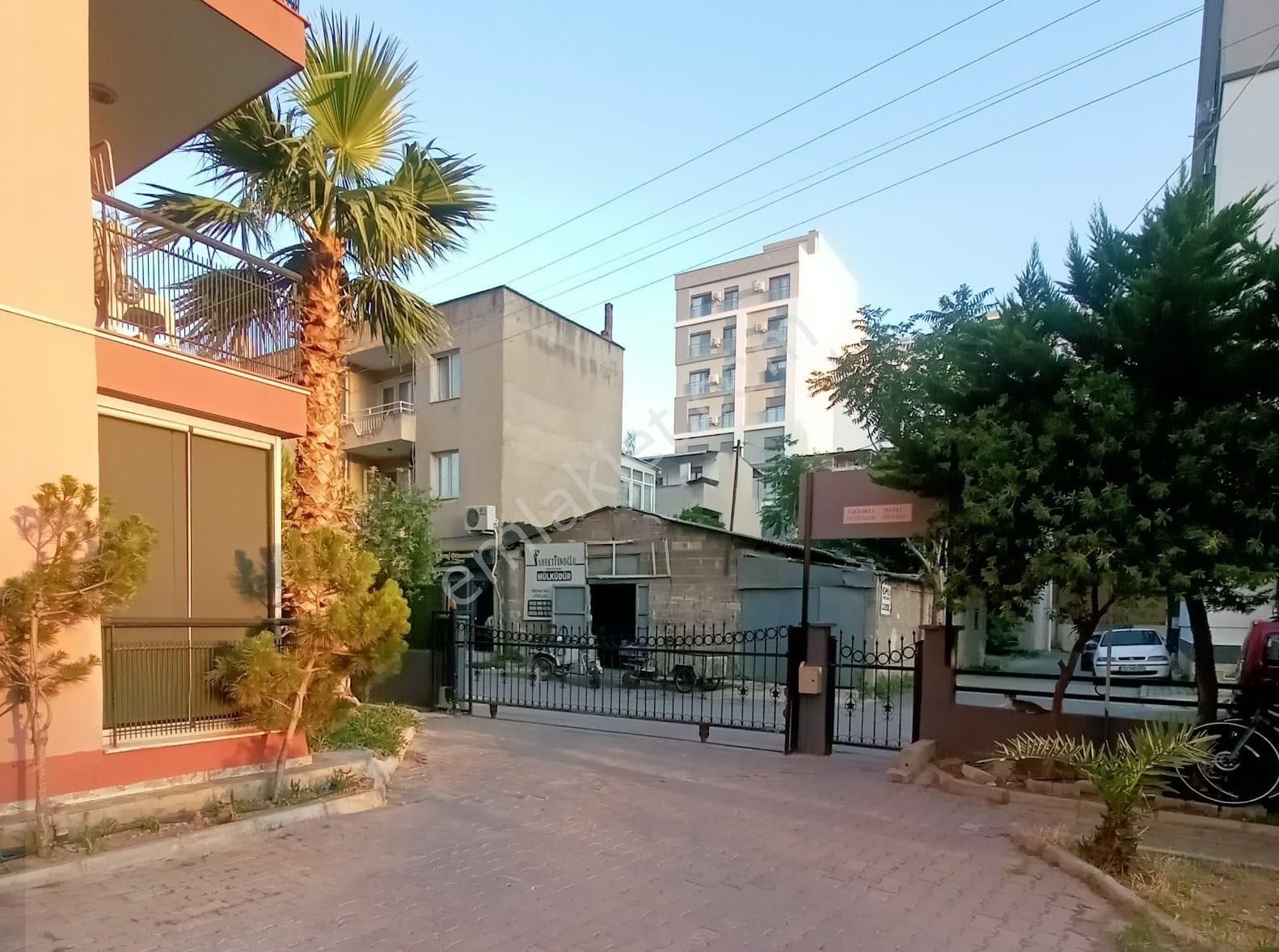 Bayraklı Soğukkuyu'da Lüks Geniş 3,5+1 Daire