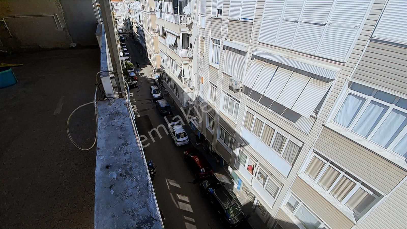 Güzelyalı Merkezi Konumda 3+1 Satılık Daire - Görsel 23