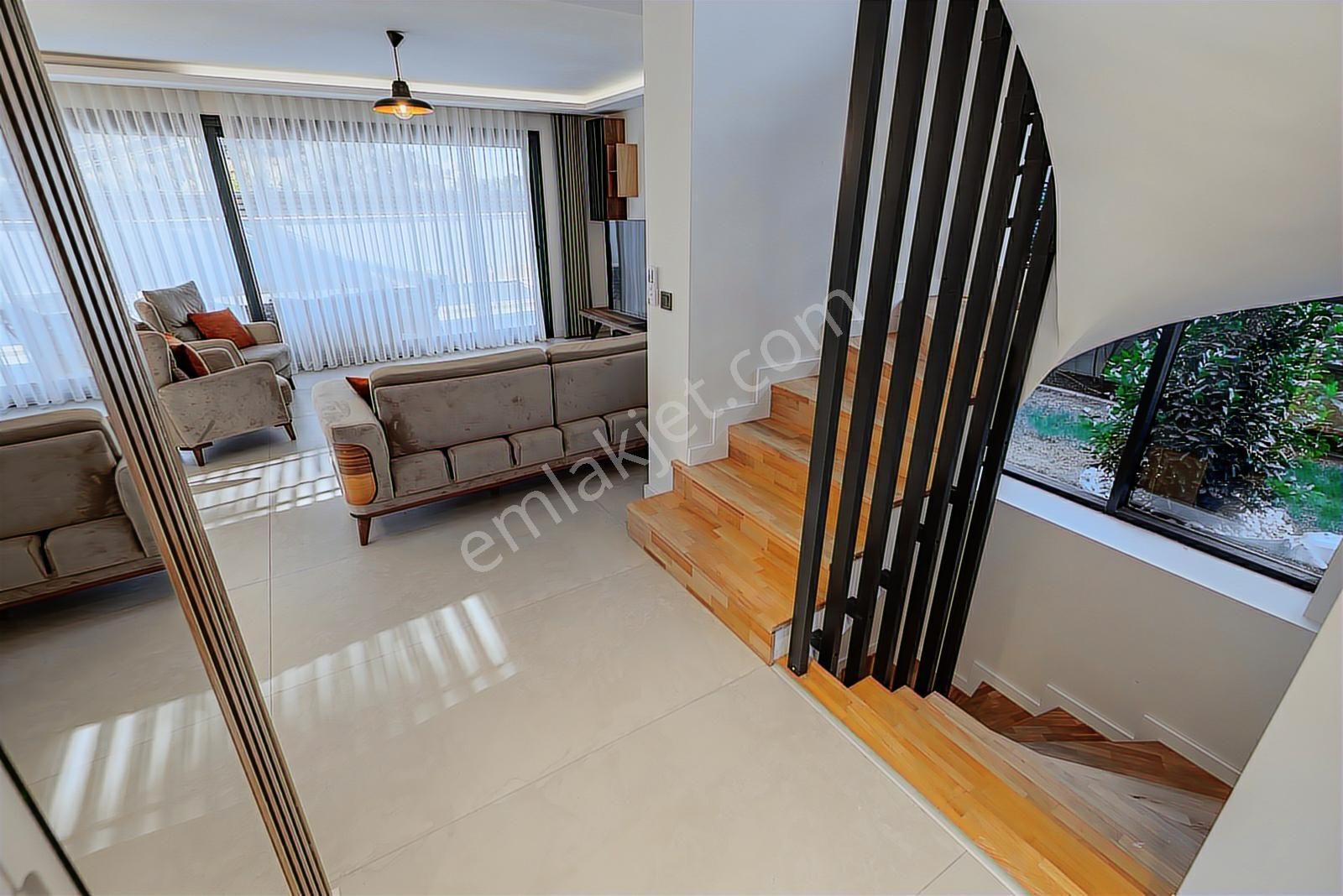 Urla Çeşmealtı Lüx 5+1 Villa - Görsel 9