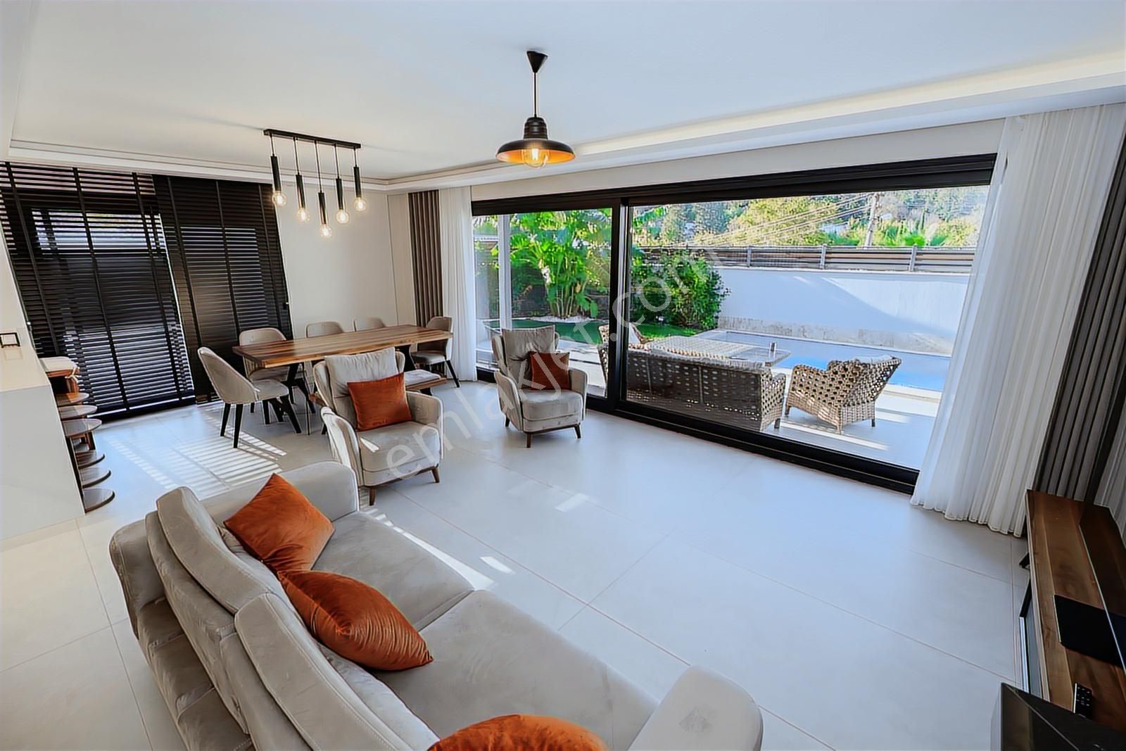 Urla Çeşmealtı Lüx 5+1 Villa - Görsel 19