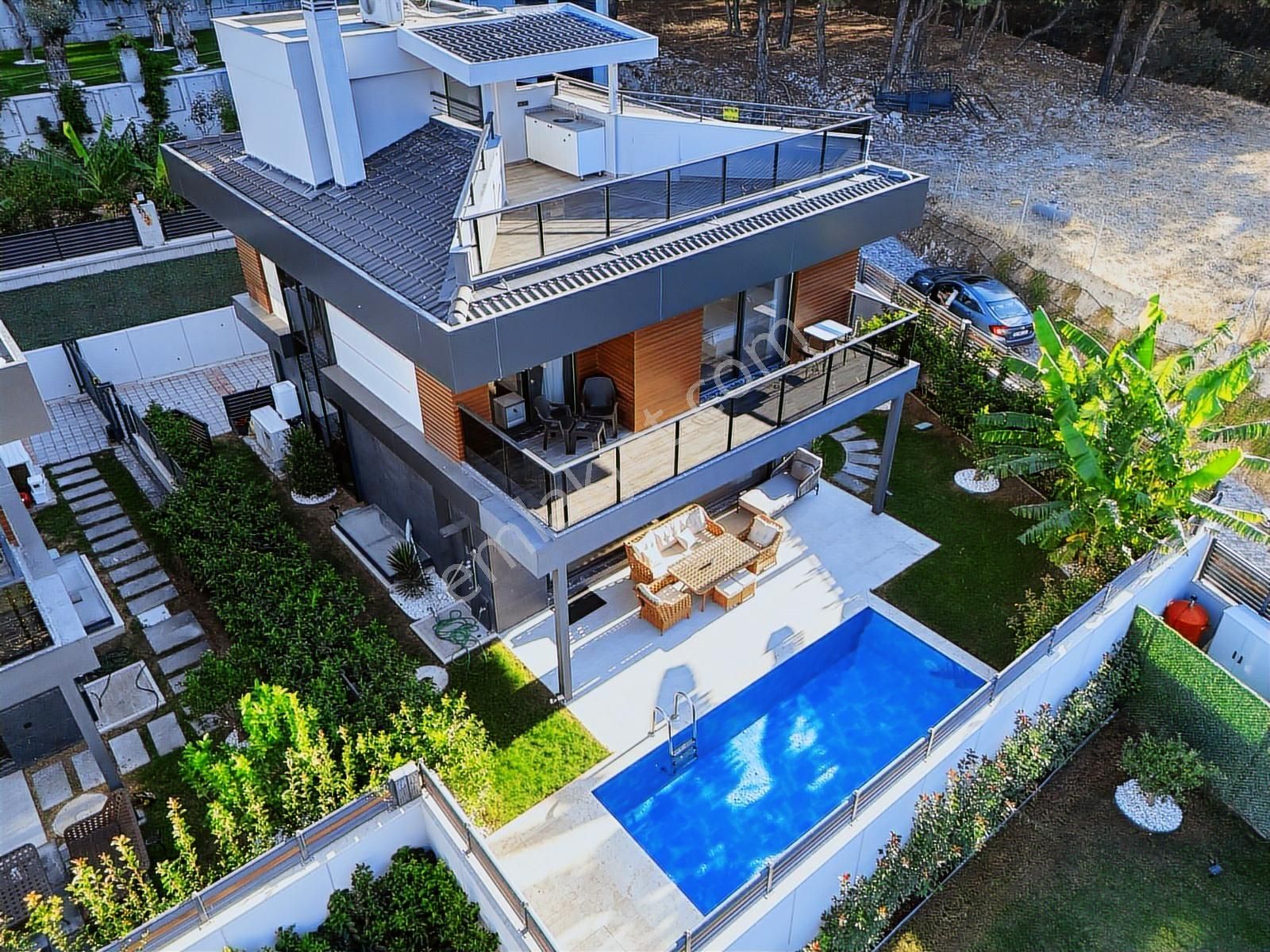 Urla Çeşmealtı Lüx 5+1 Villa