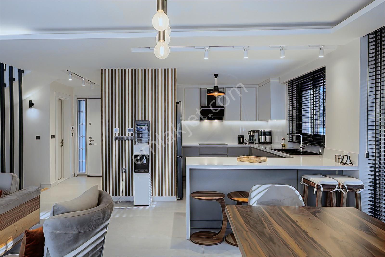 Urla Çeşmealtı Lüx 5+1 Villa - Görsel 13