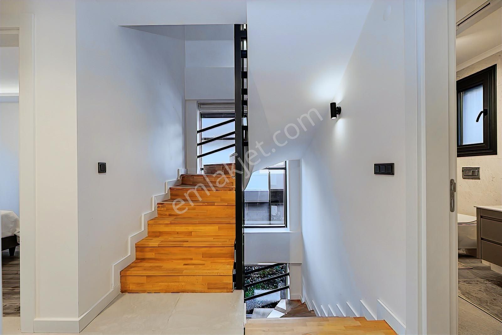 Urla Çeşmealtı Lüx 5+1 Villa - Görsel 7