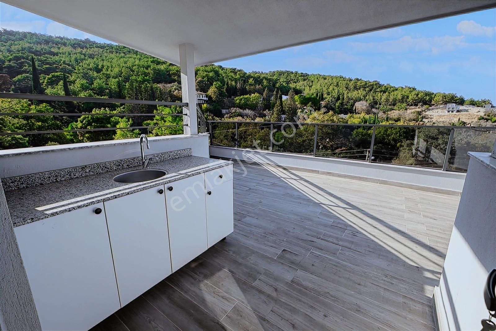 Urla Çeşmealtı Lüx 5+1 Villa - Görsel 24