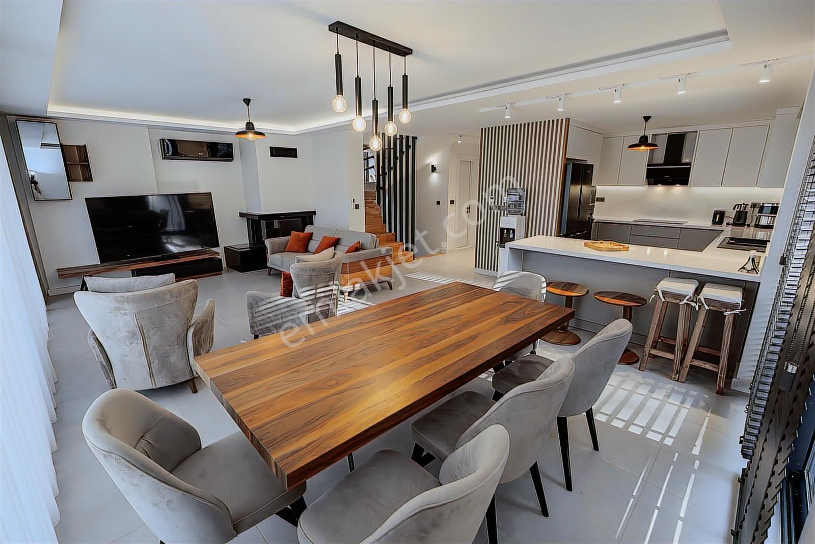 Urla Çeşmealtı Lüx 5+1 Villa - Görsel 12