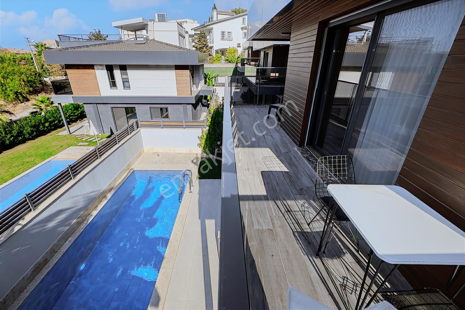 Urla Çeşmealtı Lüx 5+1 Villa - Görsel 8