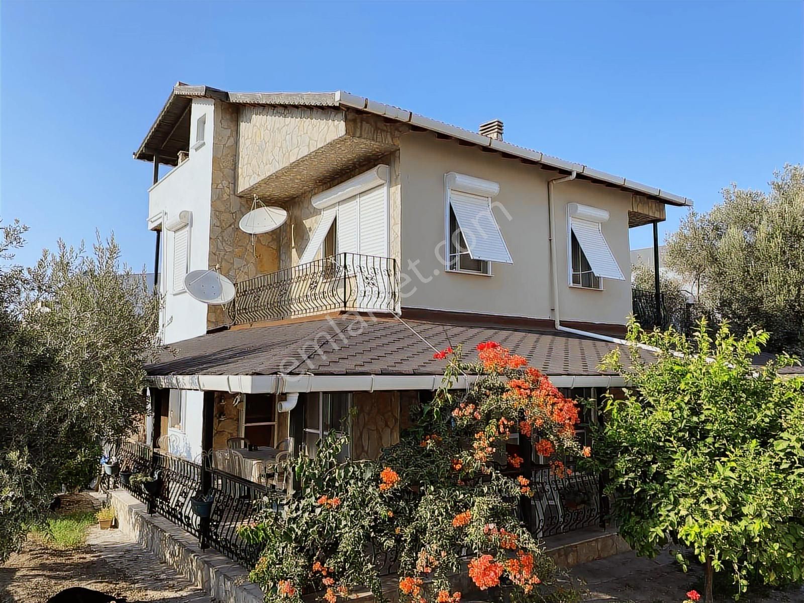 Karaburunda 500m2 Arsa İçinde Tam Müstakil Satılık Villa