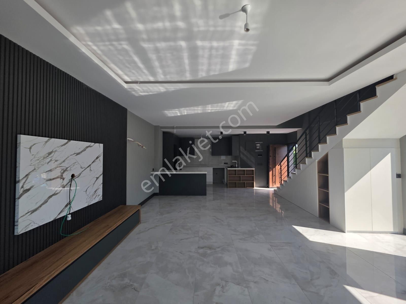 Yetkili Ofıs - Karaçalı'da 3+1 Havuzlu Otoparklı Vılla