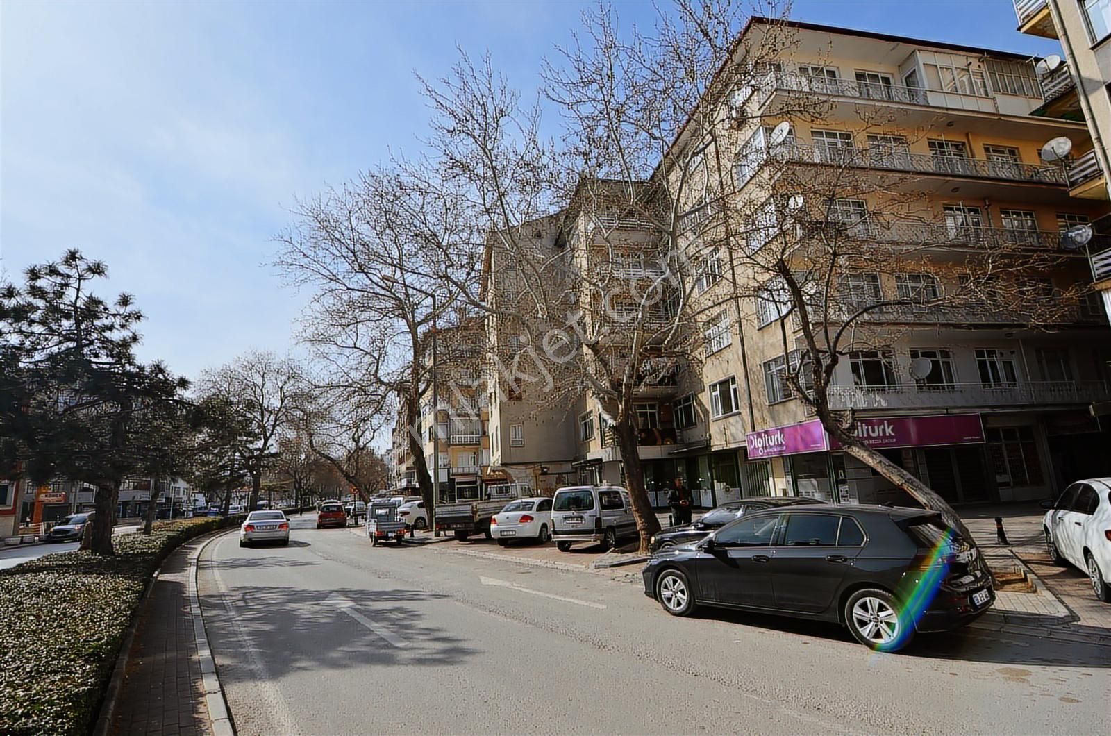 Talha Tozduman'dan Sultan Şah-ankara Cd. Yanı Bakımlı Arakat 3+1