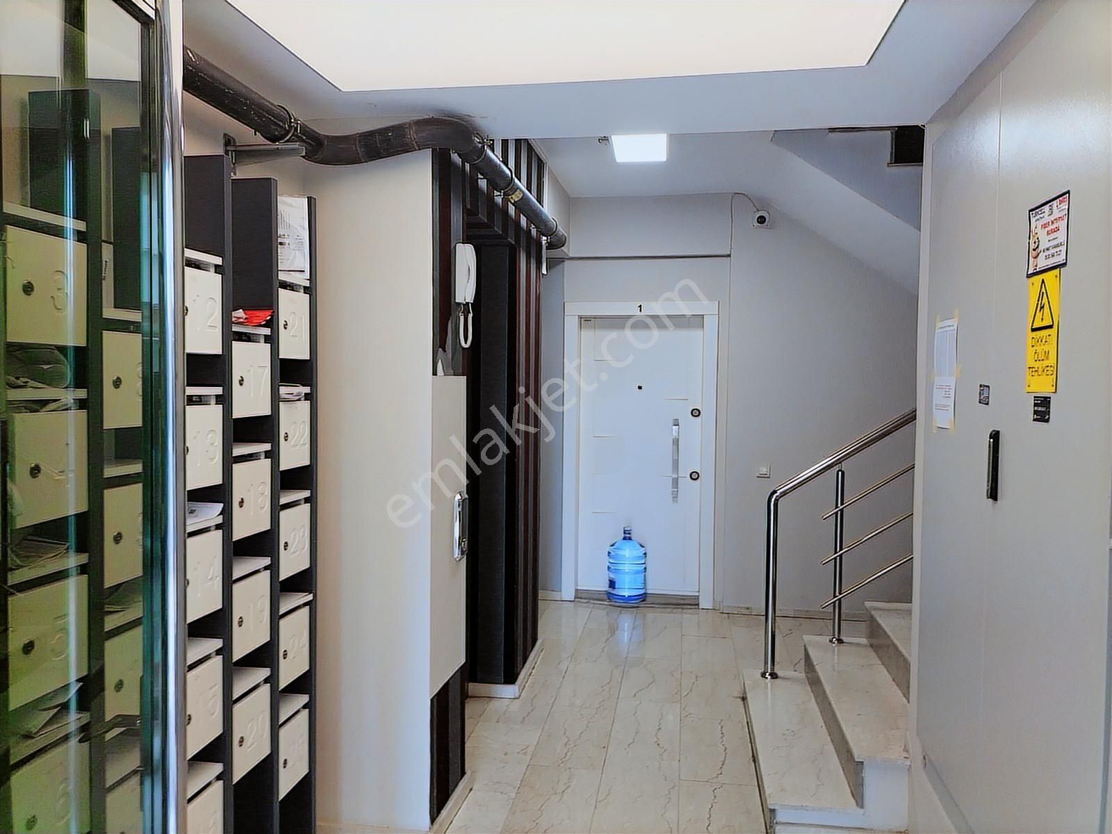 Bornova Evka 3 Metro Yakını Eşyalı Kiralık Arakat 1+1 - Görsel 3