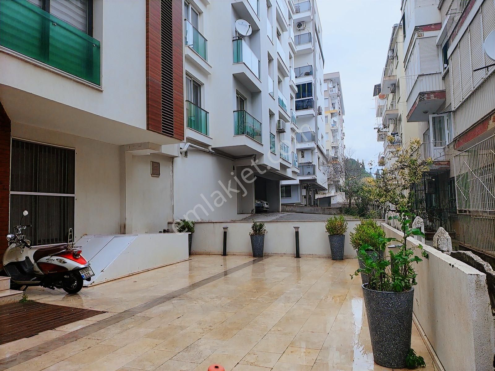 Bornova Evka 3 Metro Yakını Eşyalı Kiralık Arakat 1+1 - Görsel 8