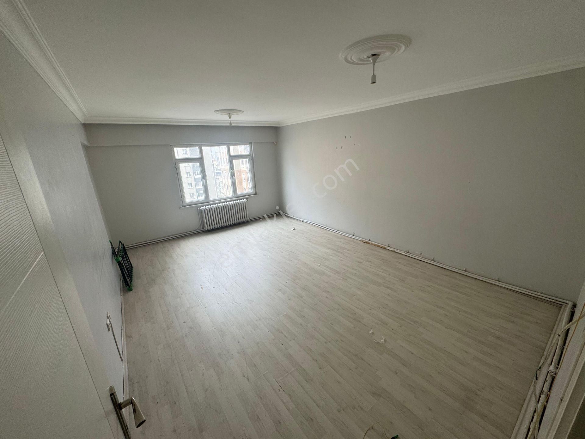 Zeytinburnu Kiralık Sümer Mah Güvenlikli Çift Asansörlü Otoparklı Sitede 3+1 Daire