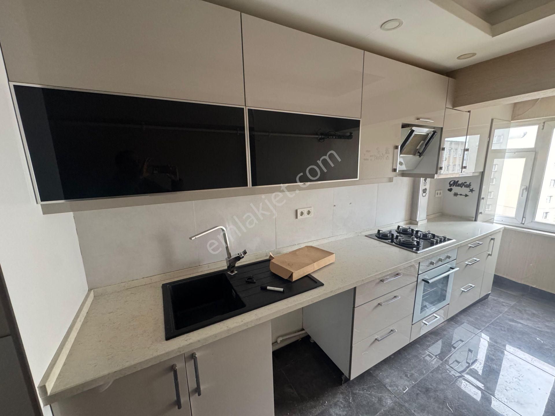 Zeytinburnu Kiralık Sümer Mah Güvenlikli Çift Asansörlü Otoparklı Sitede 3+1 Daire - Görsel 15
