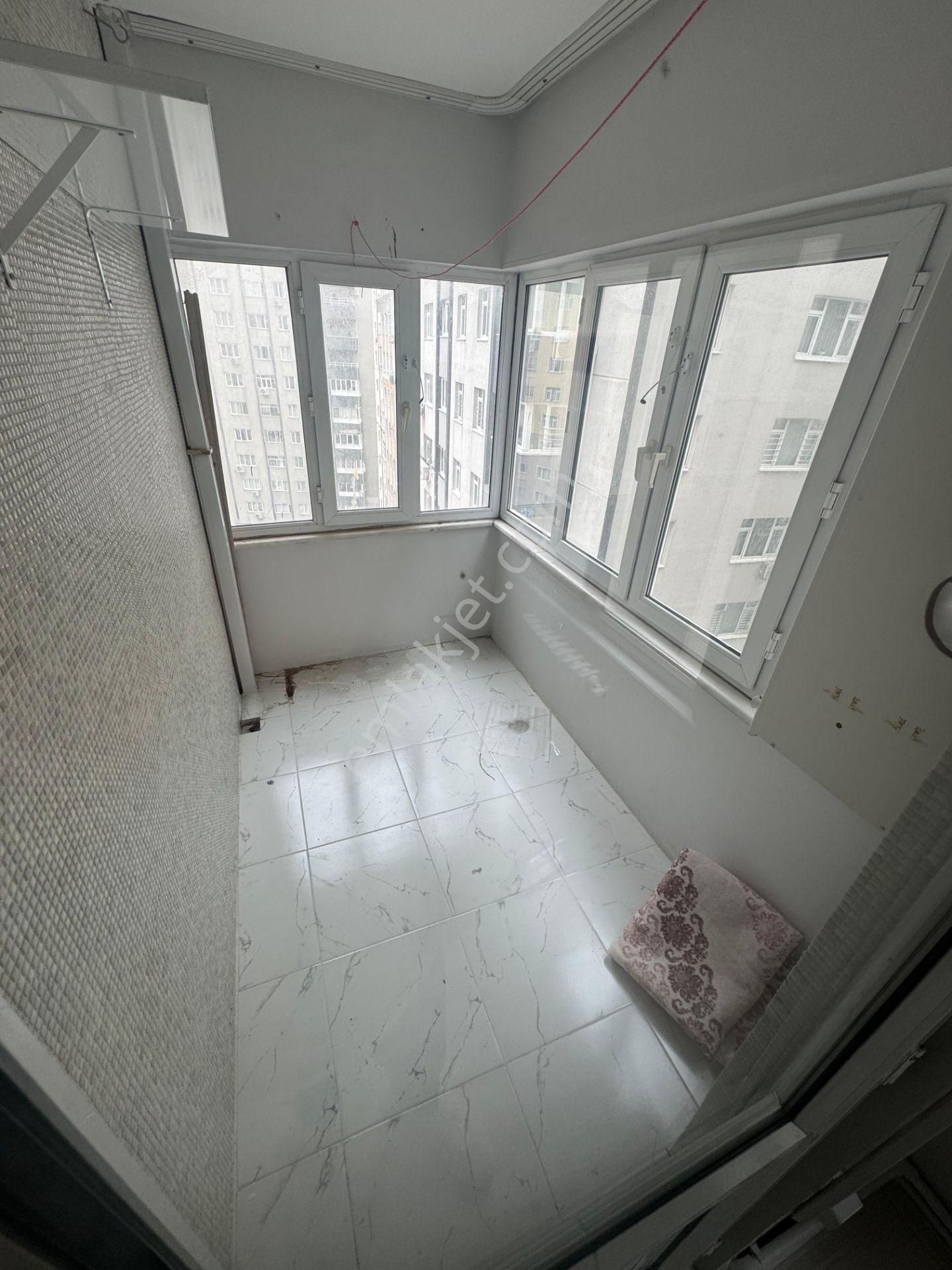 Zeytinburnu Kiralık Sümer Mah Güvenlikli Çift Asansörlü Otoparklı Sitede 3+1 Daire - Görsel 3