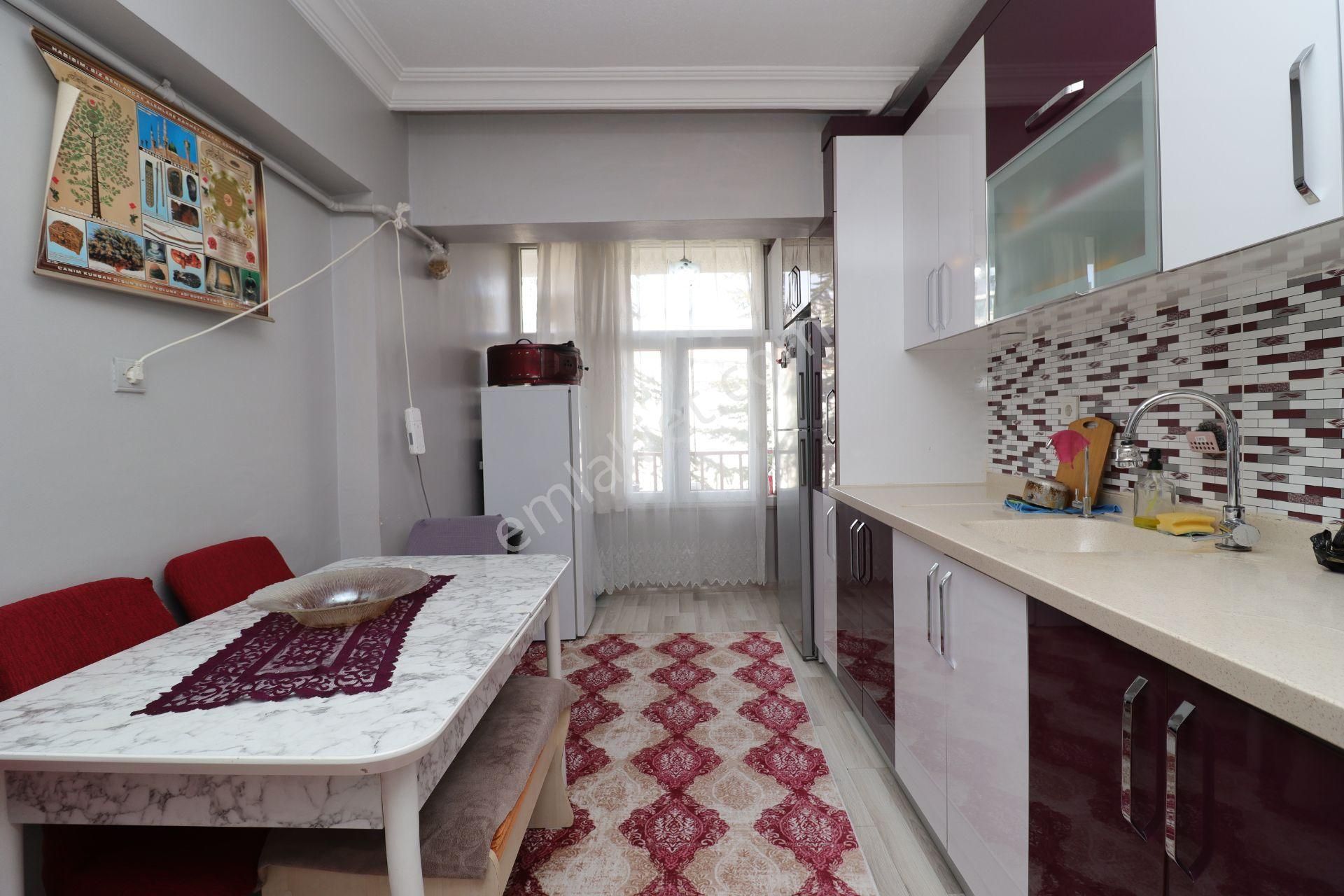 Akif'ten Topçu'da 3+1 Trene Ve Caddeye Yakın Satılık Daire - Görsel 3