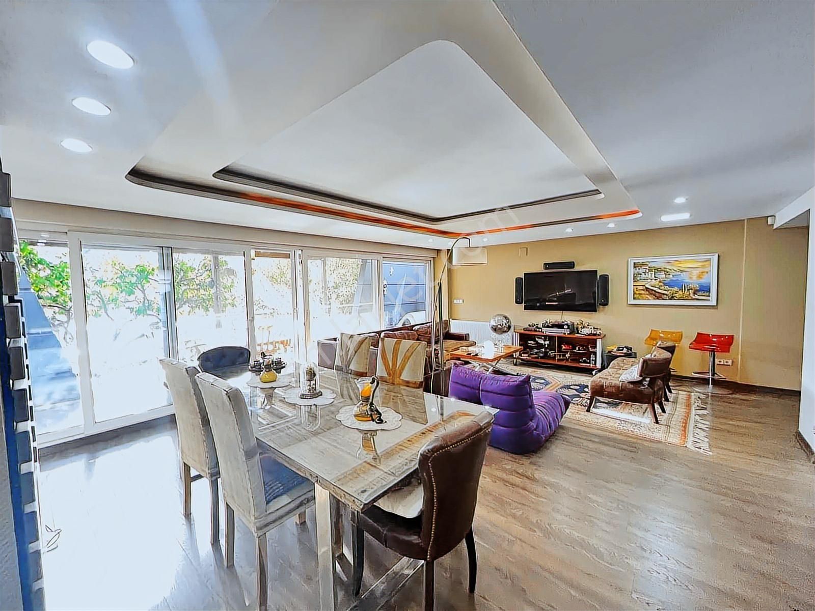 Altıevlerde Denize Yürüme Mesafesinde Havuzlu Müstakil Villa - Görsel 31