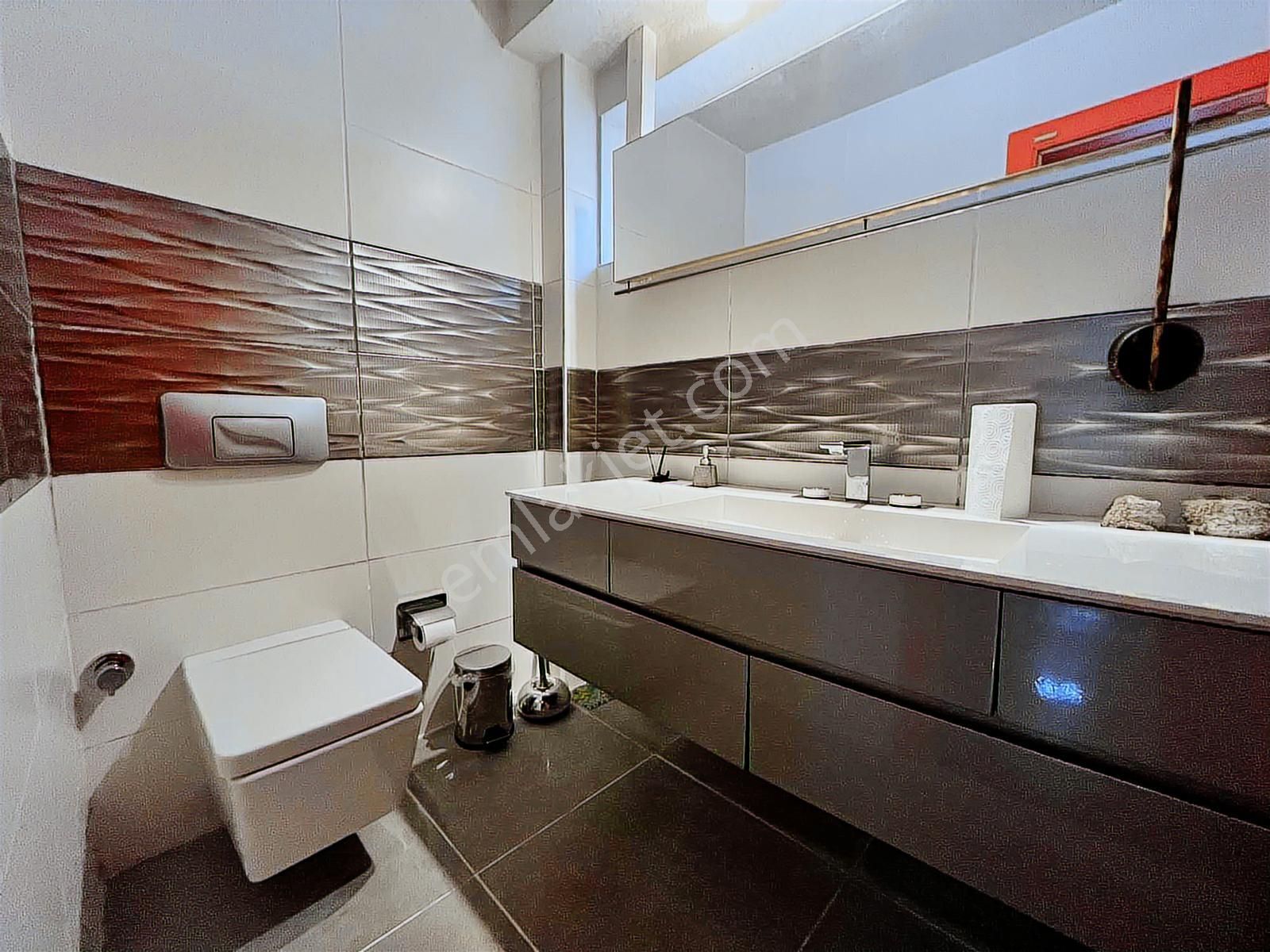 Altıevlerde Denize Yürüme Mesafesinde Havuzlu Müstakil Villa - Görsel 14