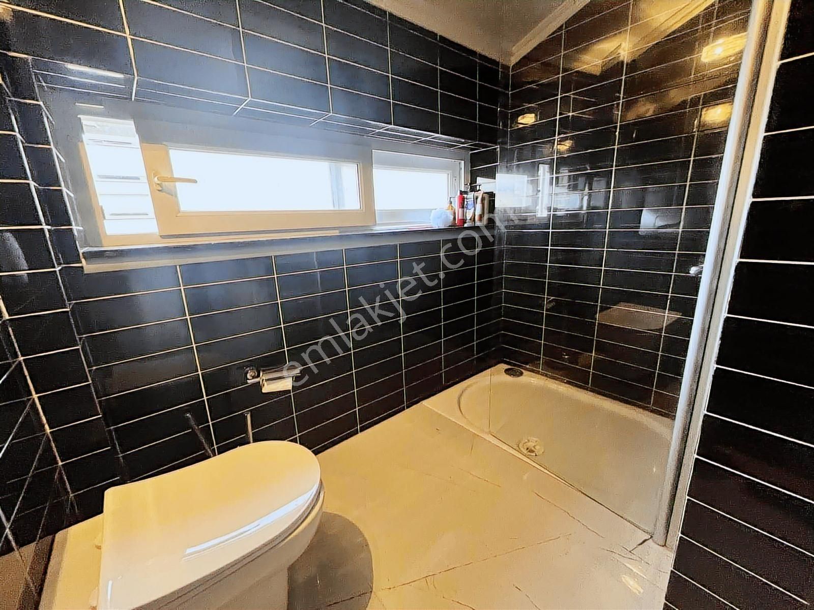 Altıevlerde Denize Yürüme Mesafesinde Havuzlu Müstakil Villa - Görsel 9