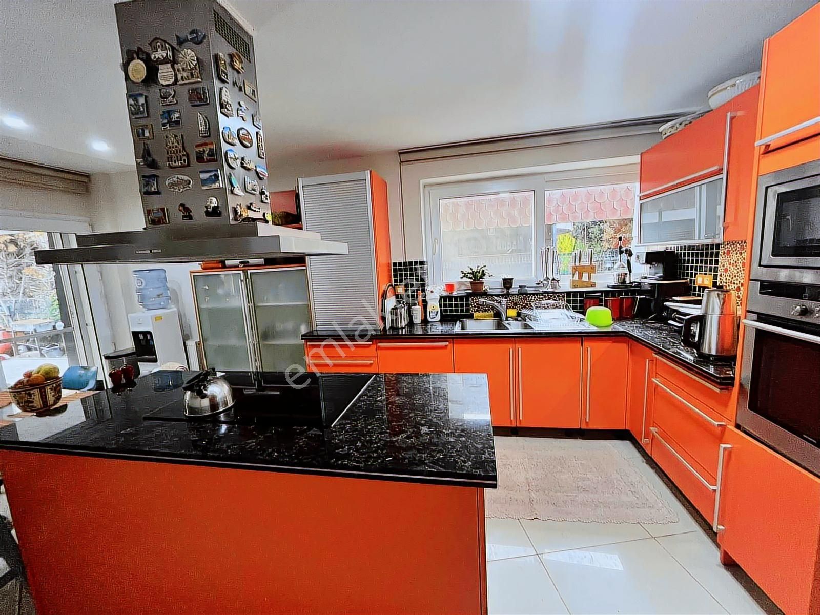 Altıevlerde Denize Yürüme Mesafesinde Havuzlu Müstakil Villa - Görsel 11