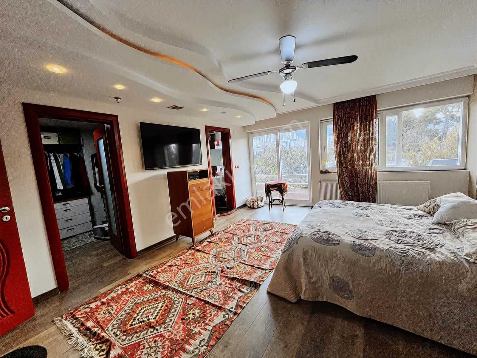 Altıevlerde Denize Yürüme Mesafesinde Havuzlu Müstakil Villa - Görsel 13