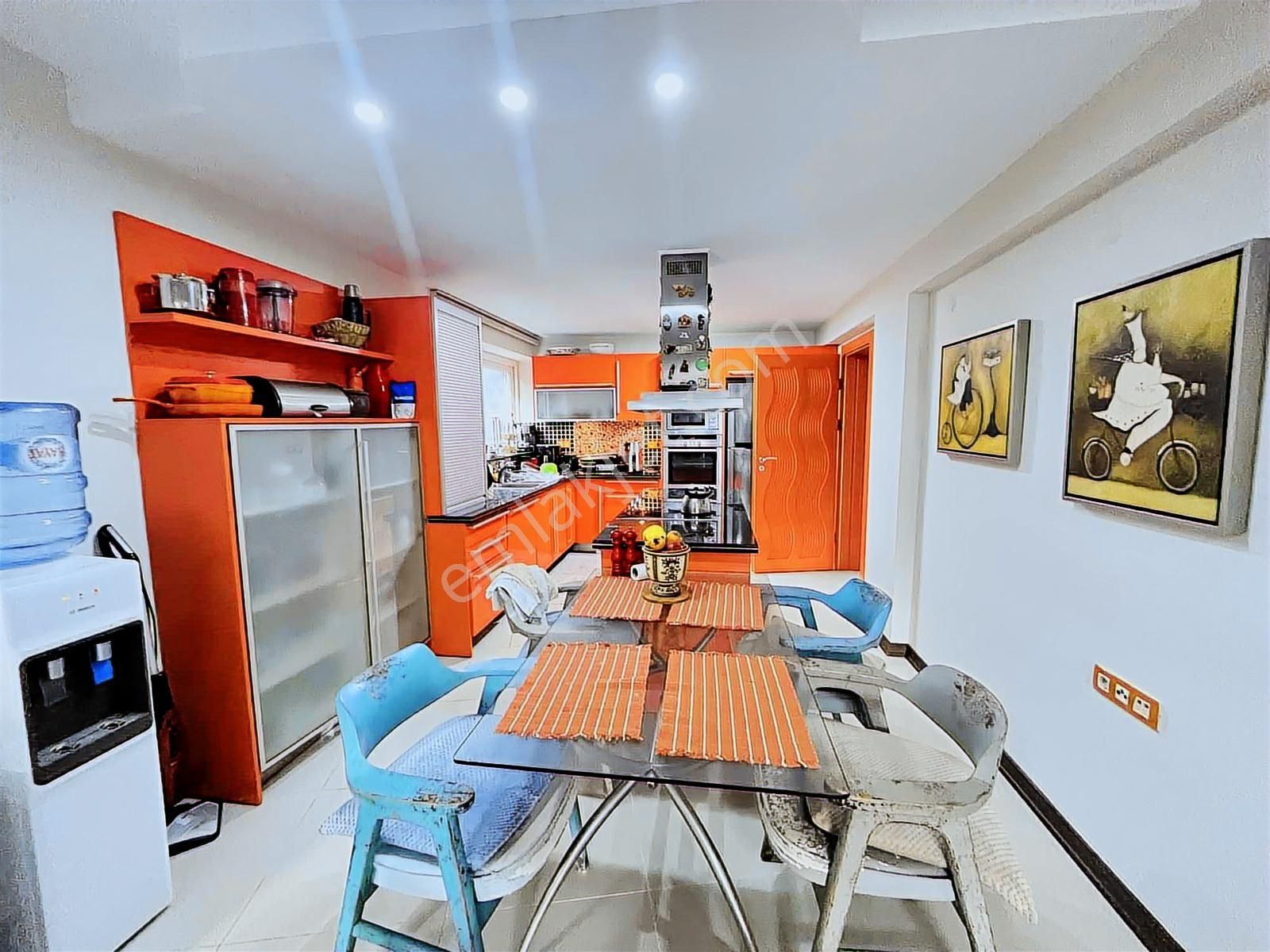 Altıevlerde Denize Yürüme Mesafesinde Havuzlu Müstakil Villa - Görsel 5