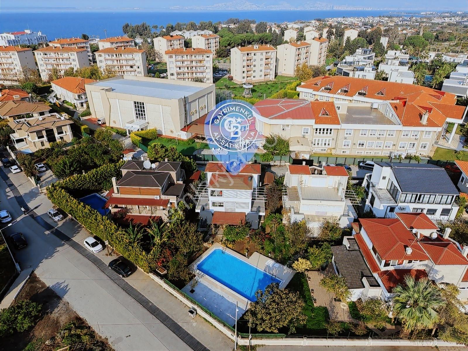 Altıevlerde Denize Yürüme Mesafesinde Havuzlu Müstakil Villa - Görsel 23