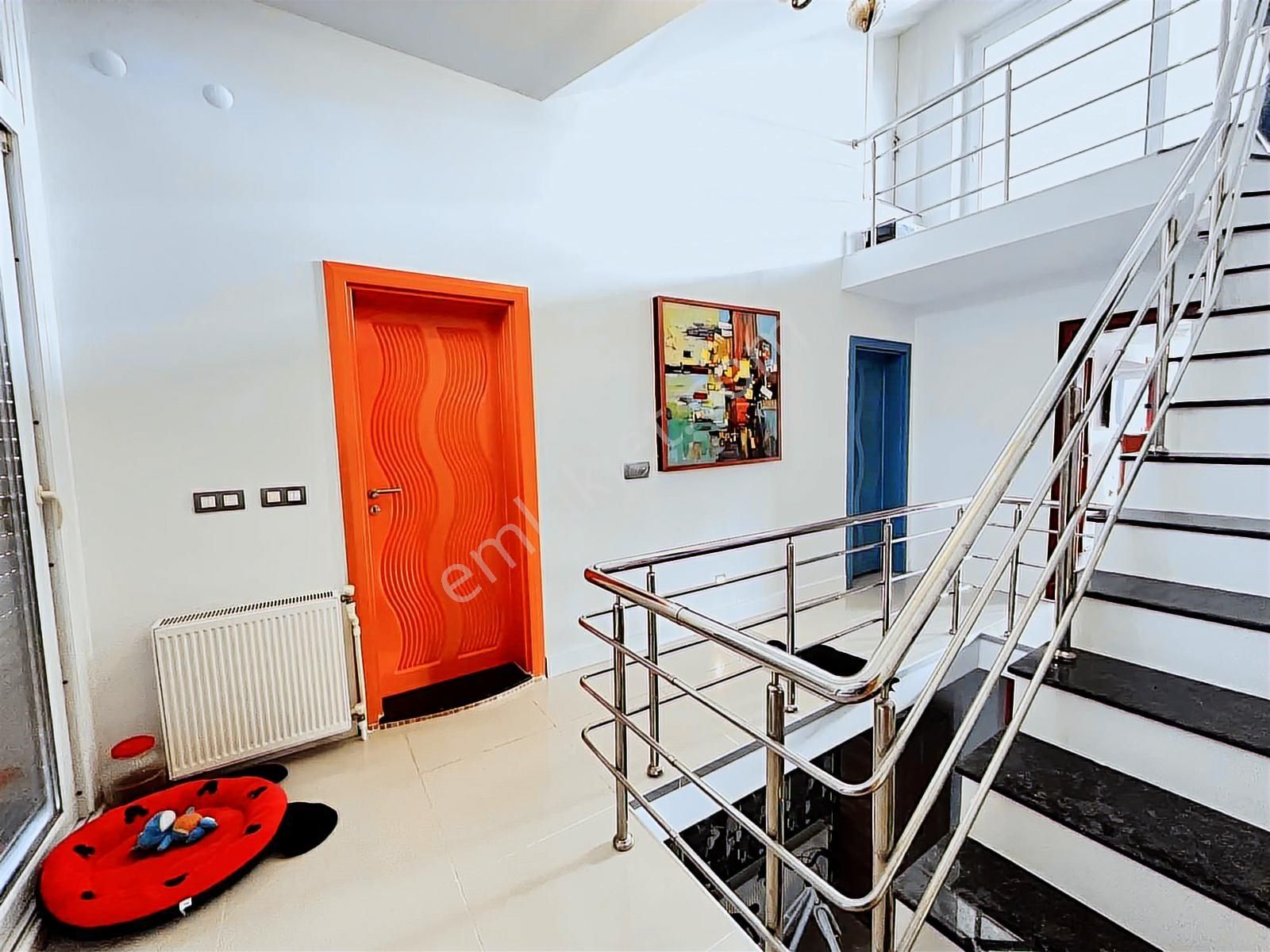 Altıevlerde Denize Yürüme Mesafesinde Havuzlu Müstakil Villa - Görsel 19