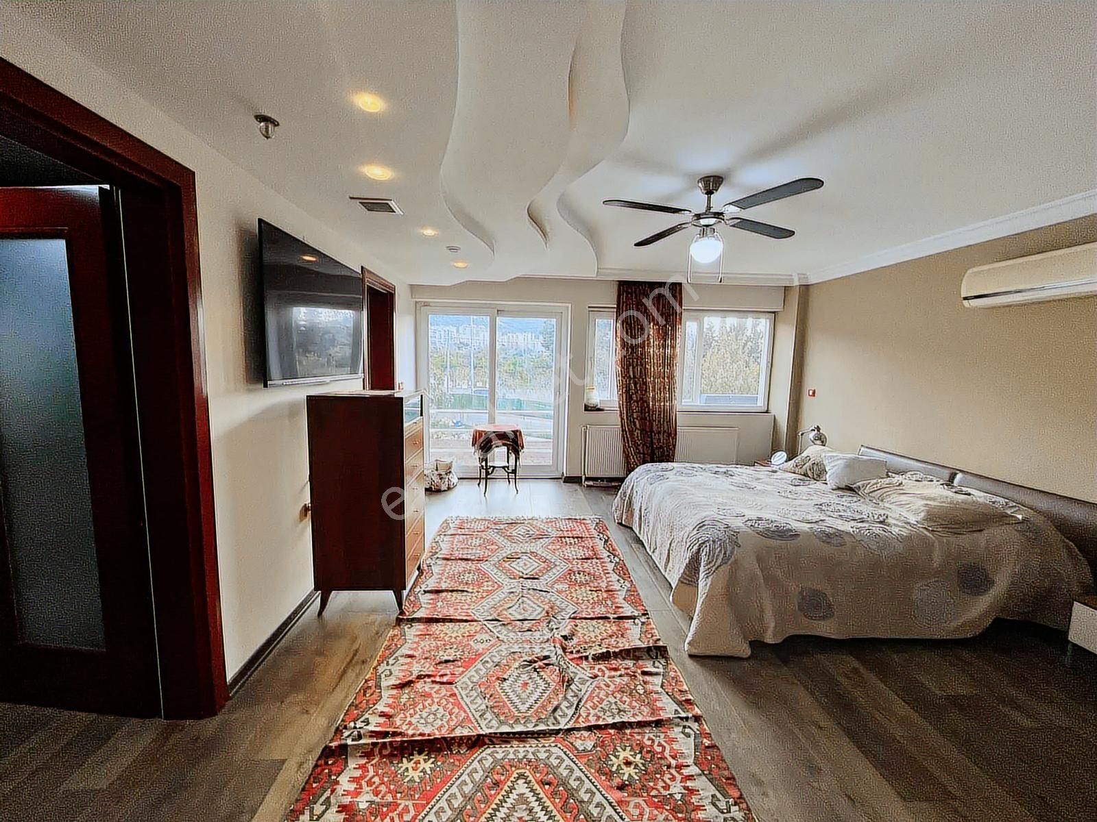 Altıevlerde Denize Yürüme Mesafesinde Havuzlu Müstakil Villa - Görsel 12