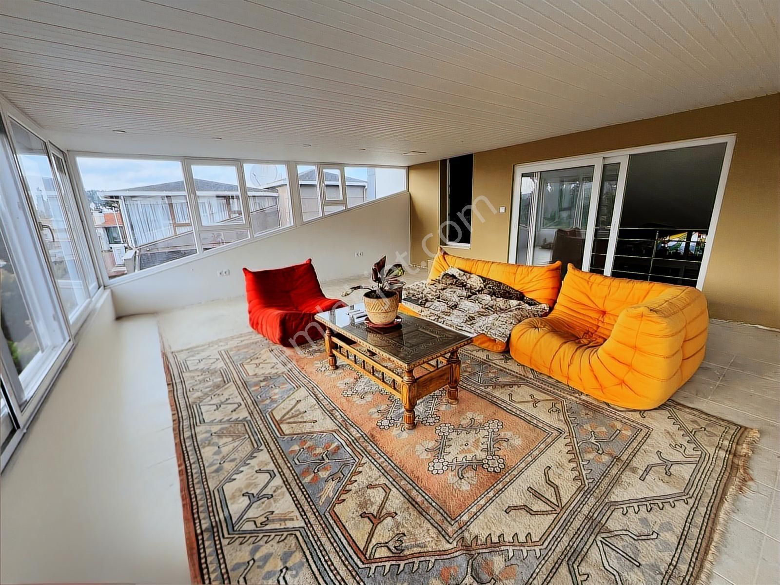 Altıevlerde Denize Yürüme Mesafesinde Havuzlu Müstakil Villa - Görsel 4