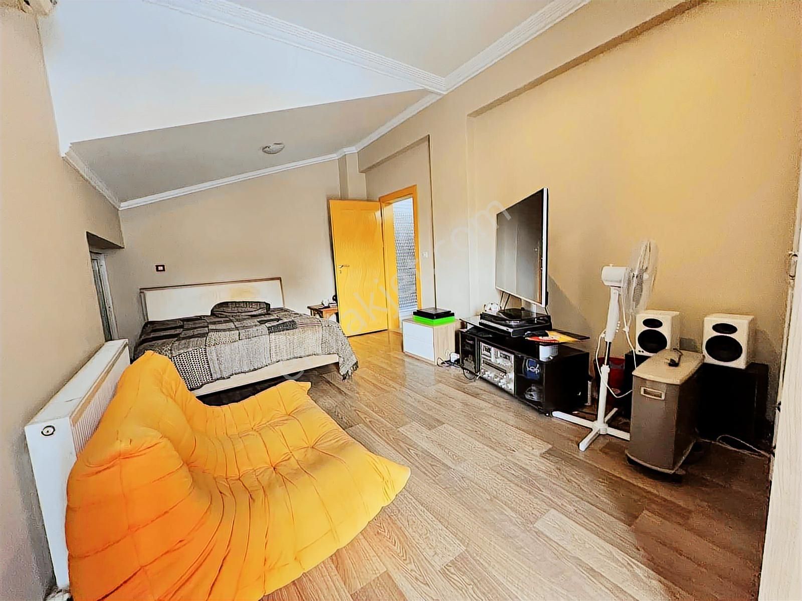 Altıevlerde Denize Yürüme Mesafesinde Havuzlu Müstakil Villa - Görsel 15