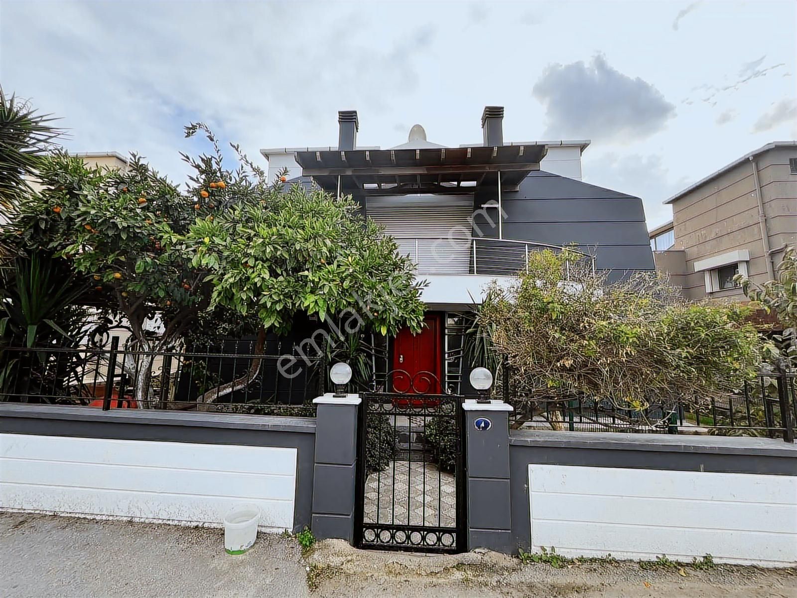 Altıevlerde Denize Yürüme Mesafesinde Havuzlu Müstakil Villa - Görsel 35