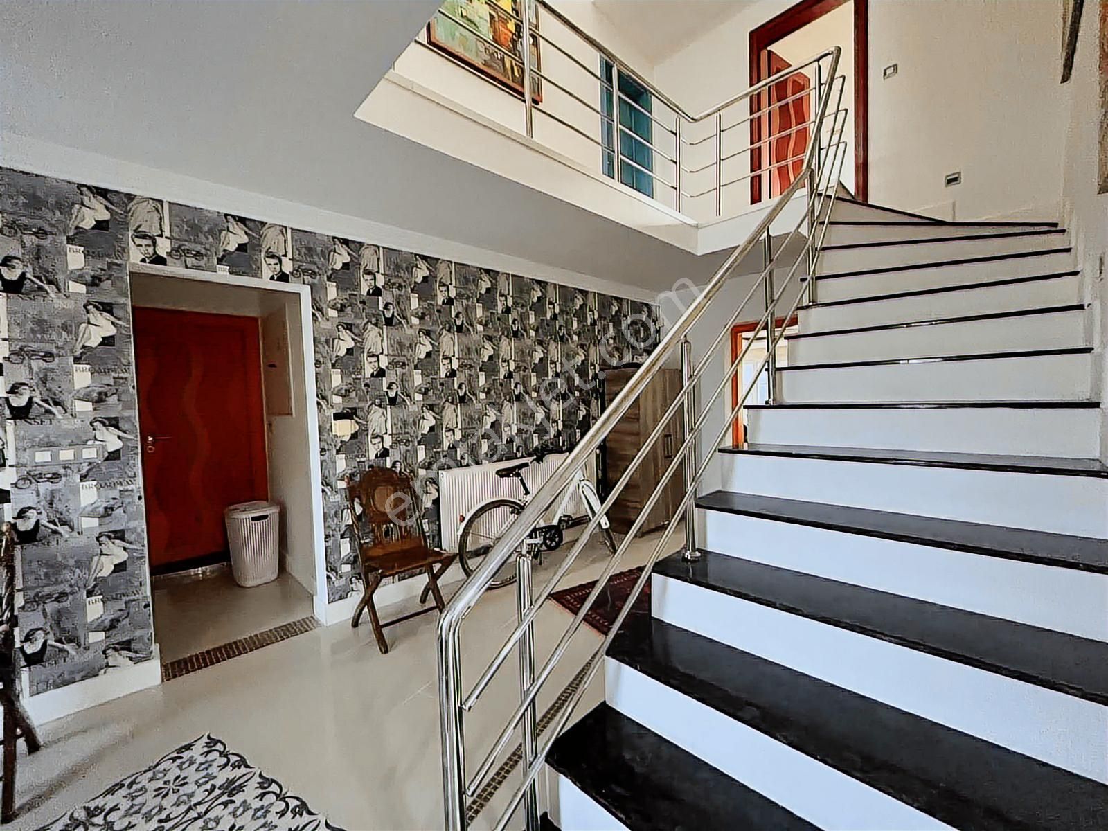 Altıevlerde Denize Yürüme Mesafesinde Havuzlu Müstakil Villa - Görsel 6