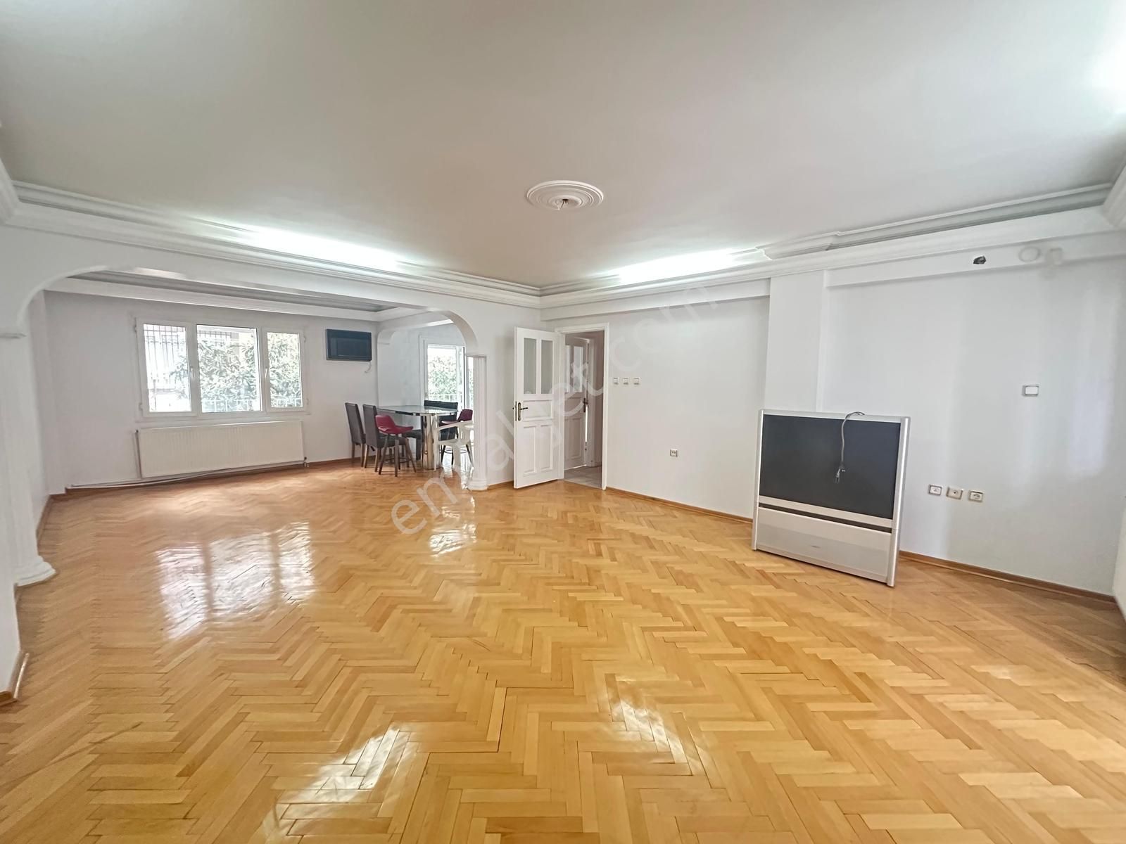 Korutürk Mahallesin De Teraslı Garajlı Bahçeli 5+2 Villa - Görsel 13